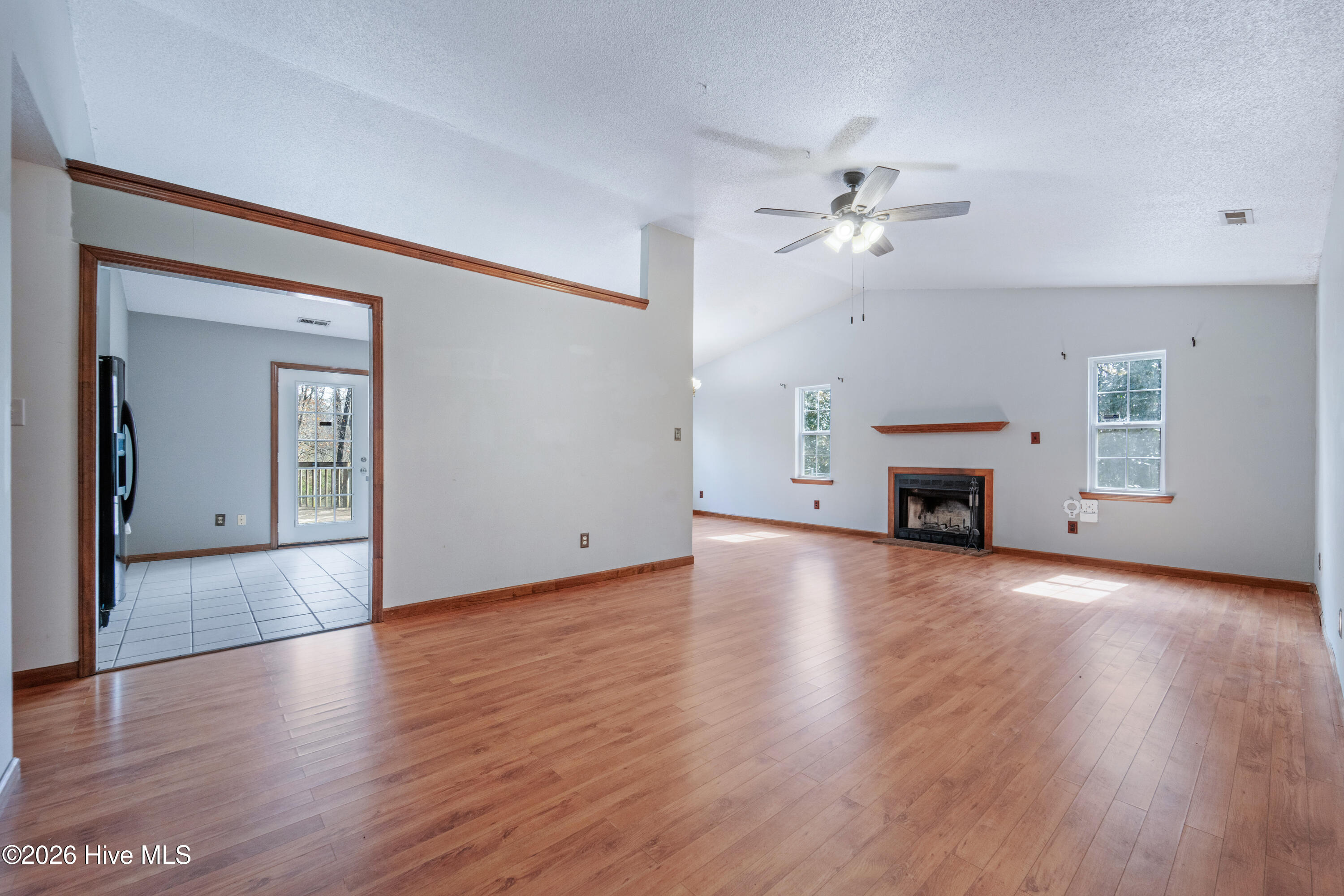 100557968 | Photo 12