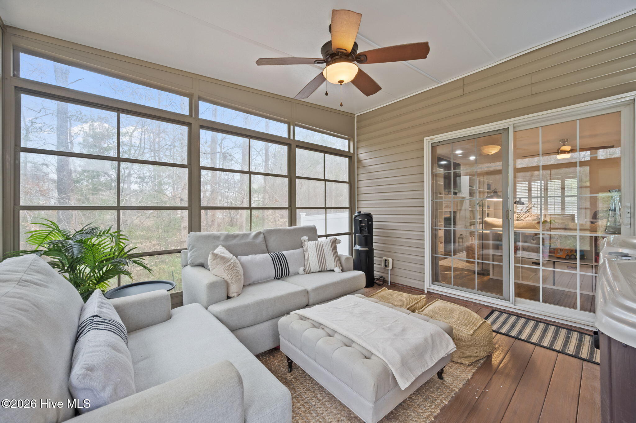 100557121 | Photo 30