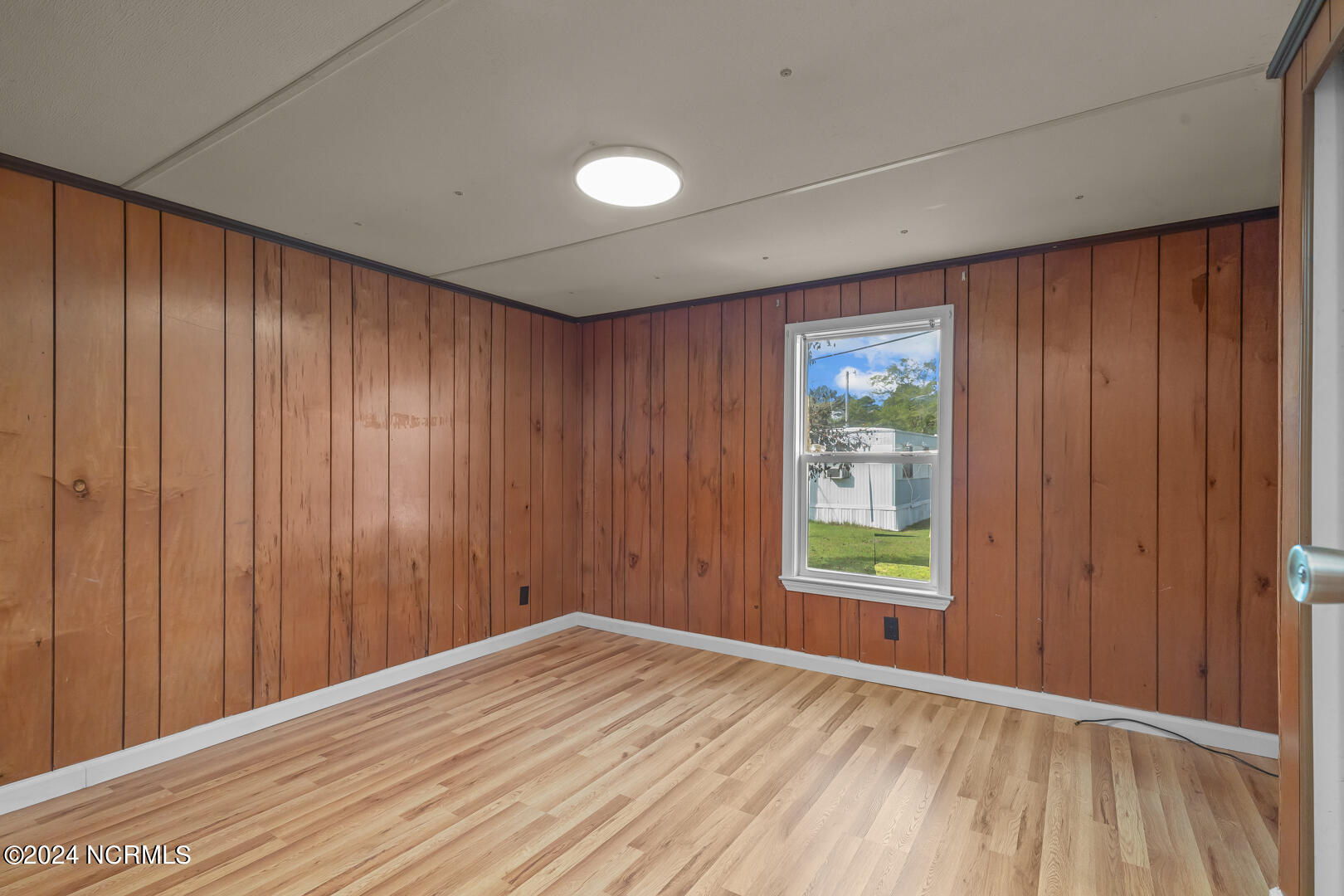 100548275 | Photo 14