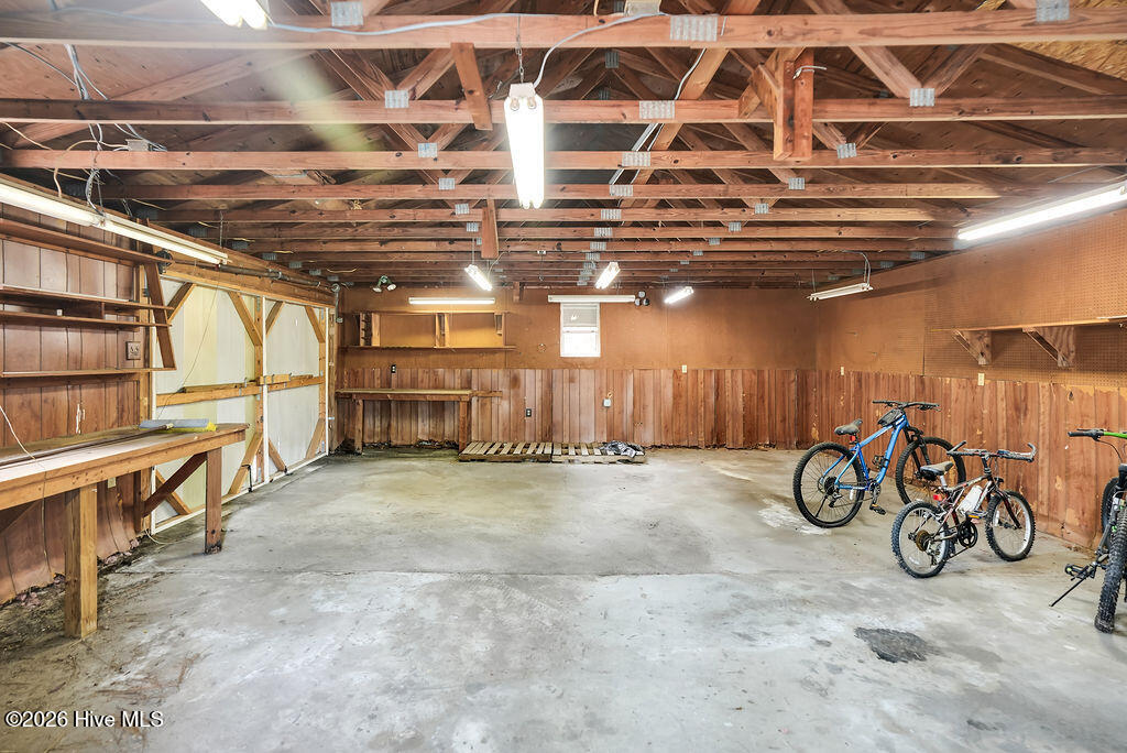 100565708 | Photo 31