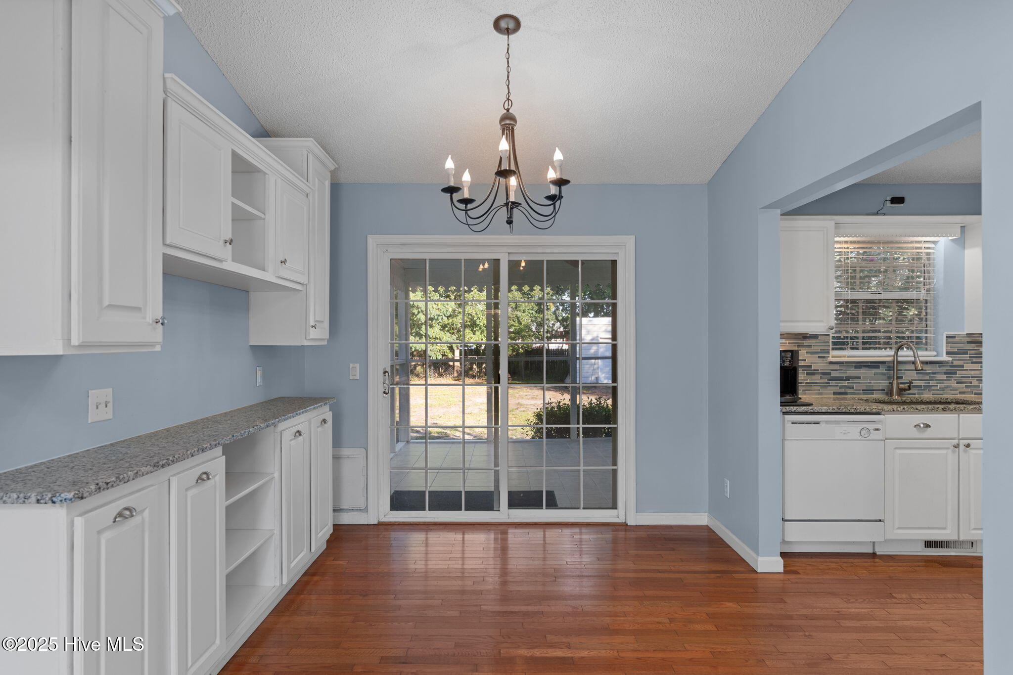 100527660 | Photo 17