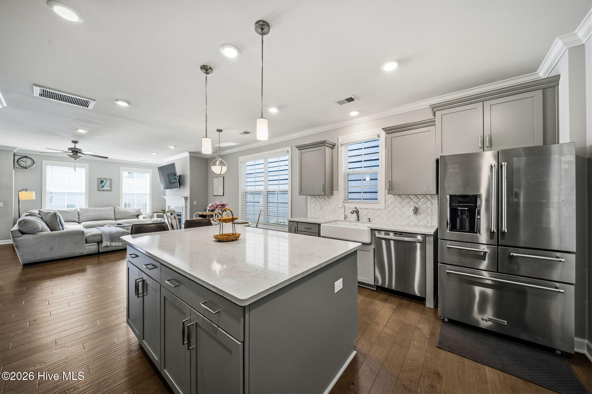 100563185 | Photo 17