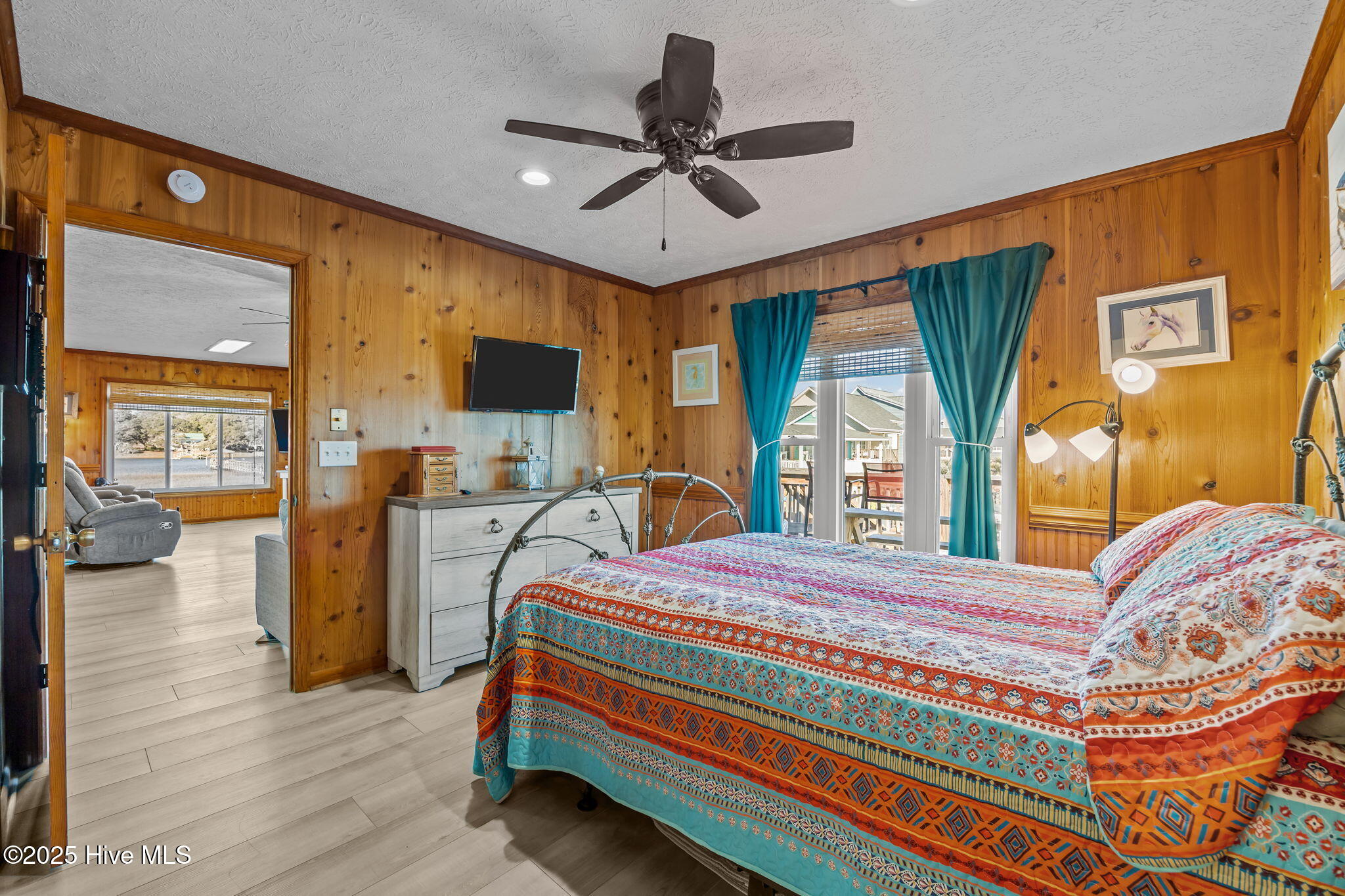 100545181 | Photo 27