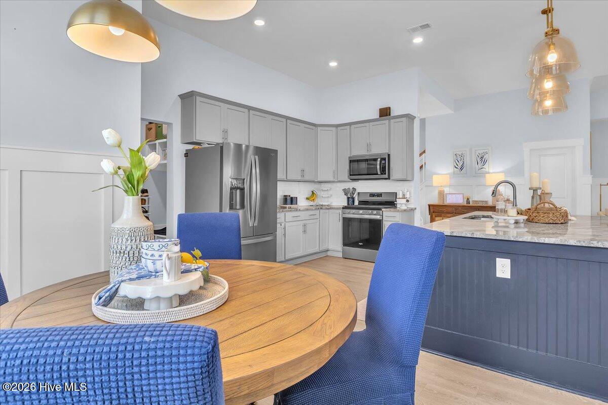 100569276 | Photo 19