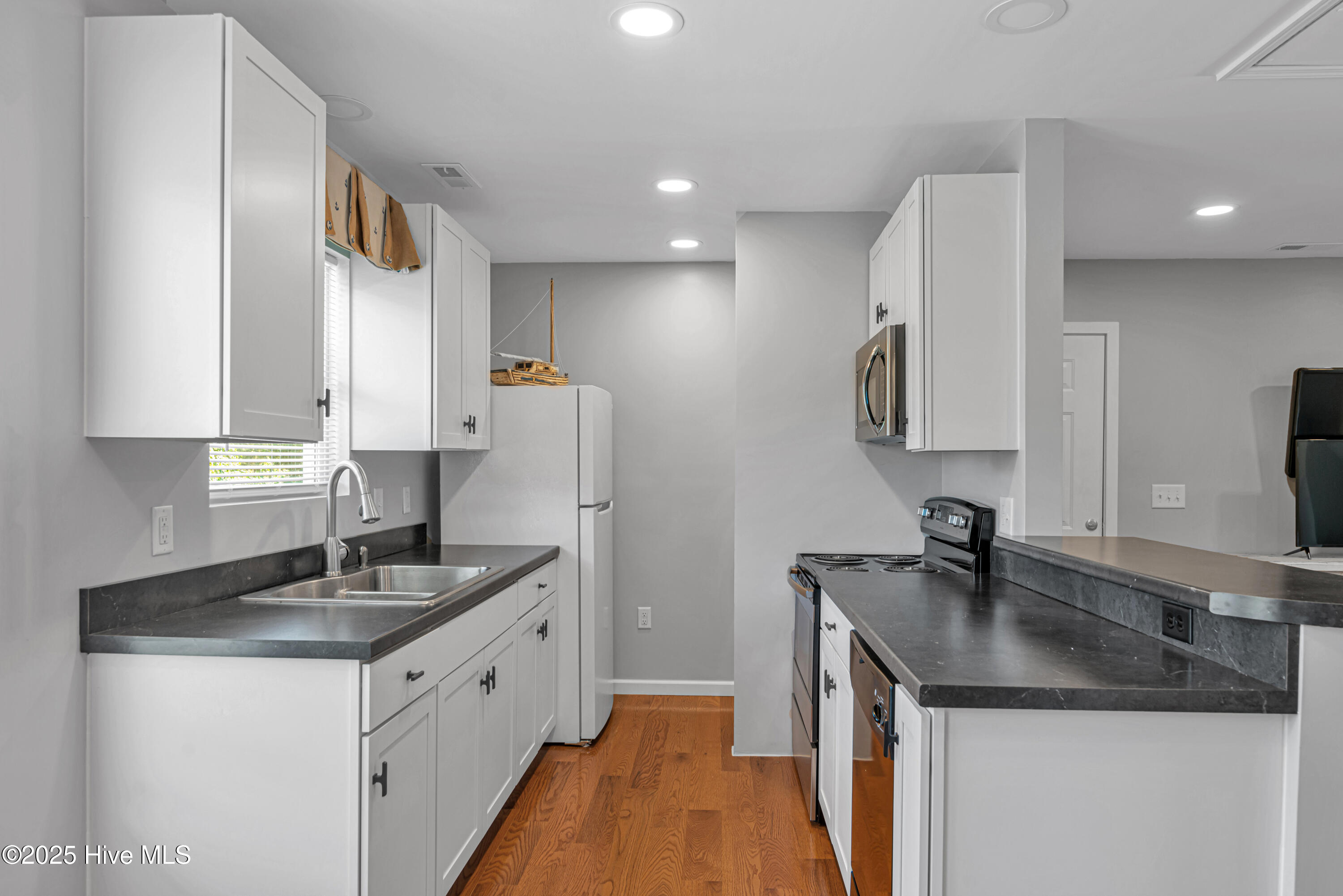 100530224 | Photo 56