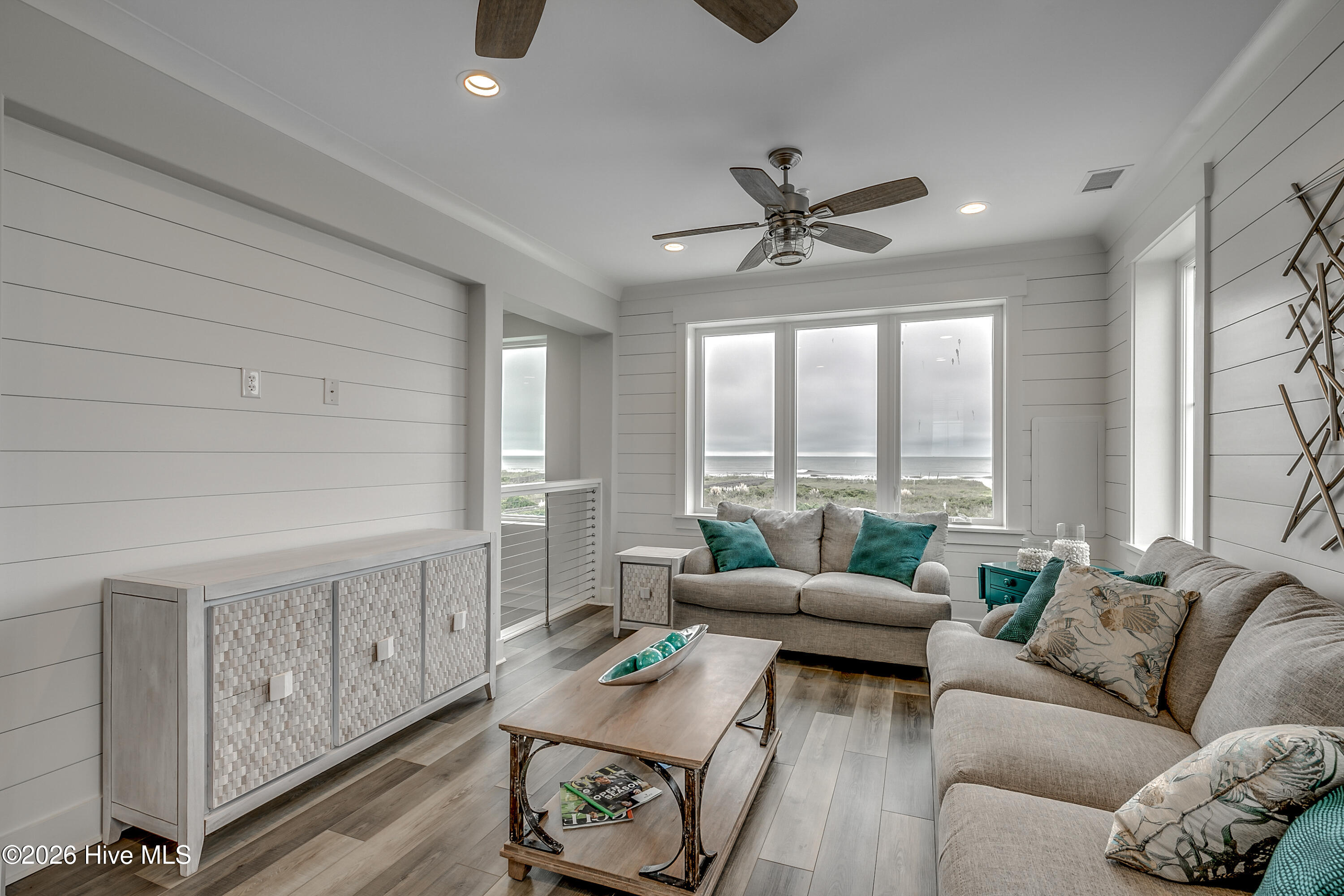 100543615 | Photo 87