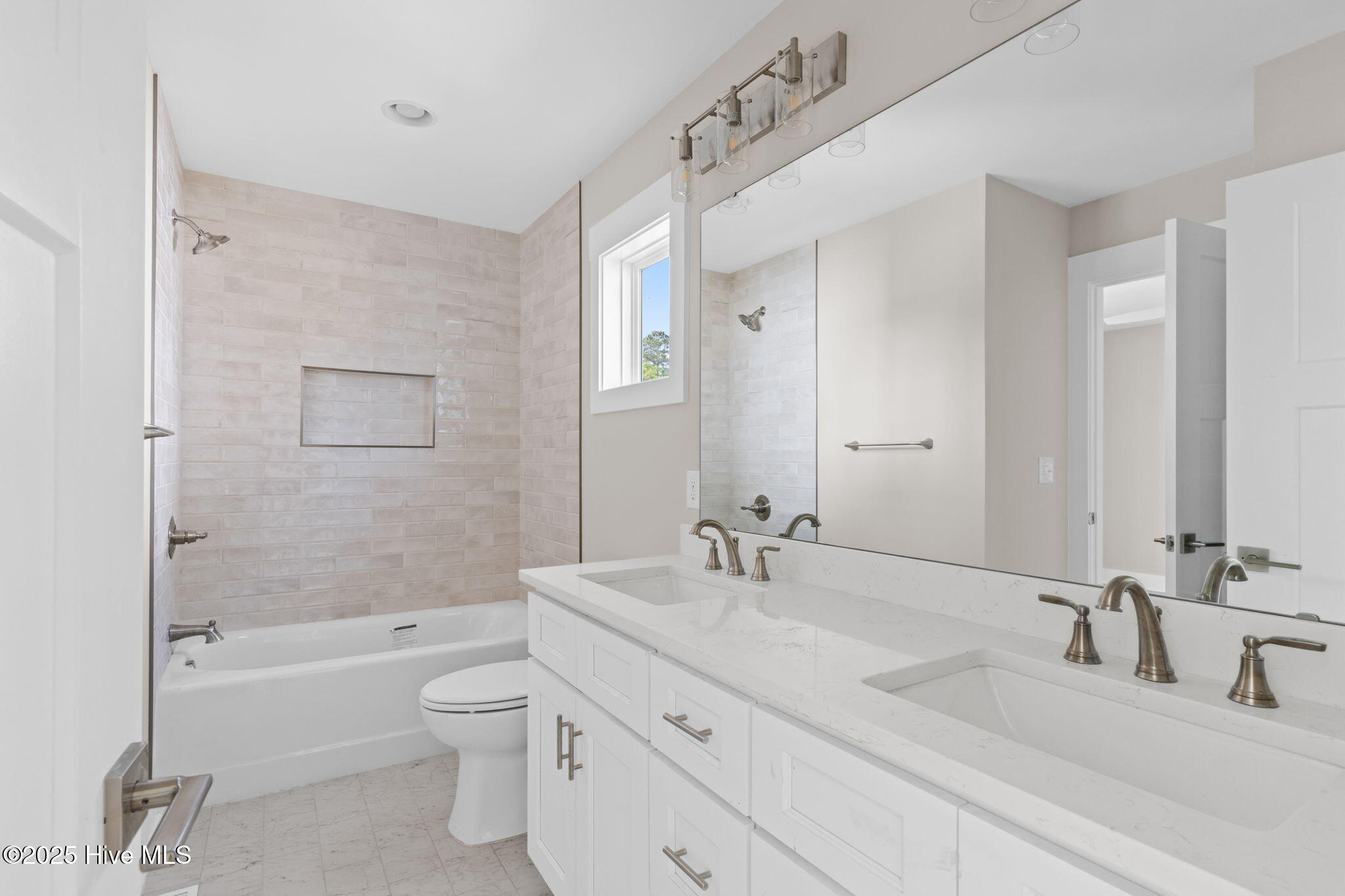 100485023 | Photo 50