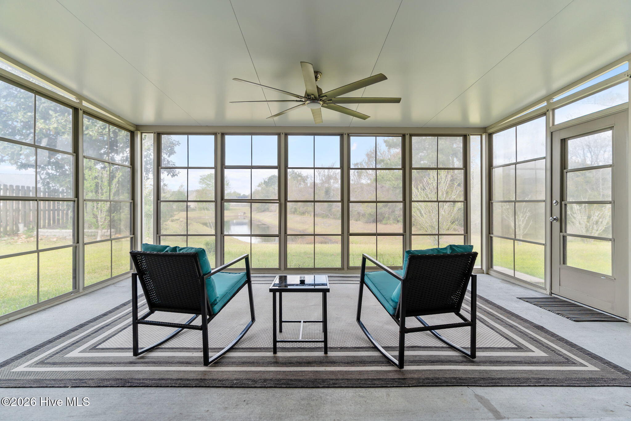 100565536 | Photo 40