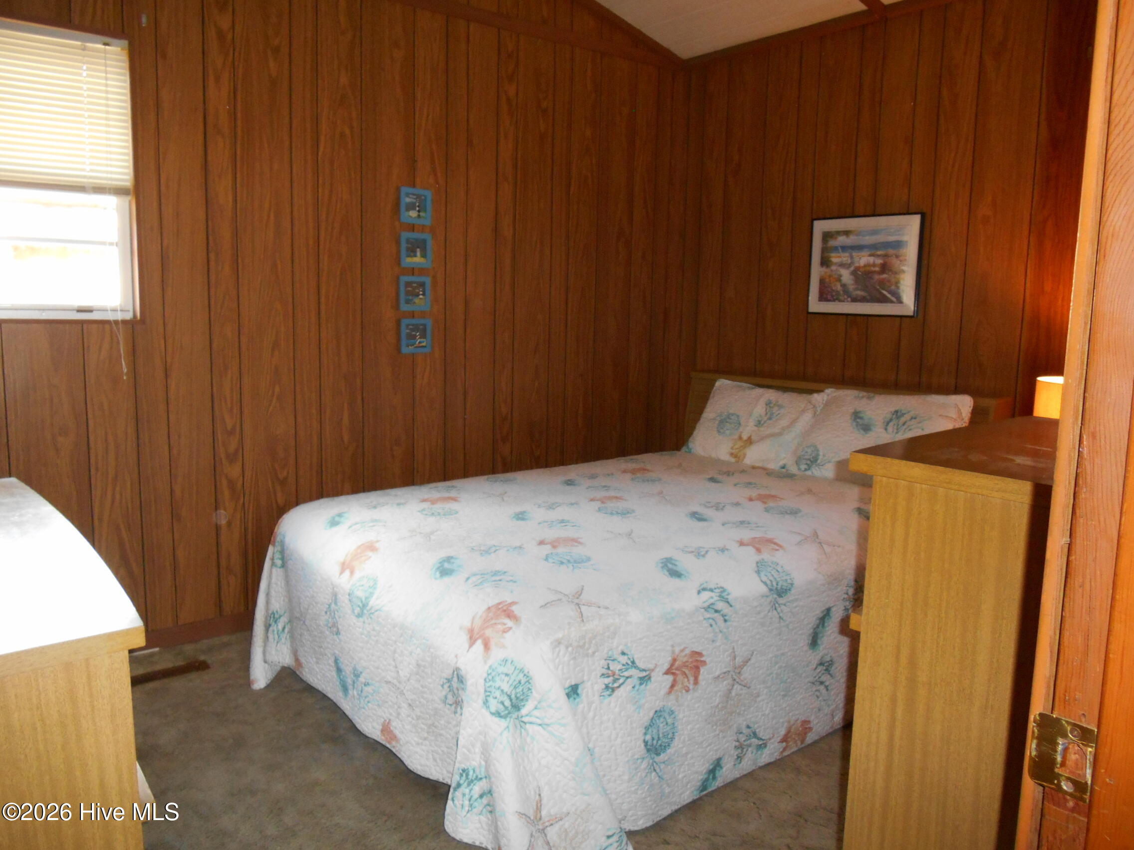 100560989 | Photo 10