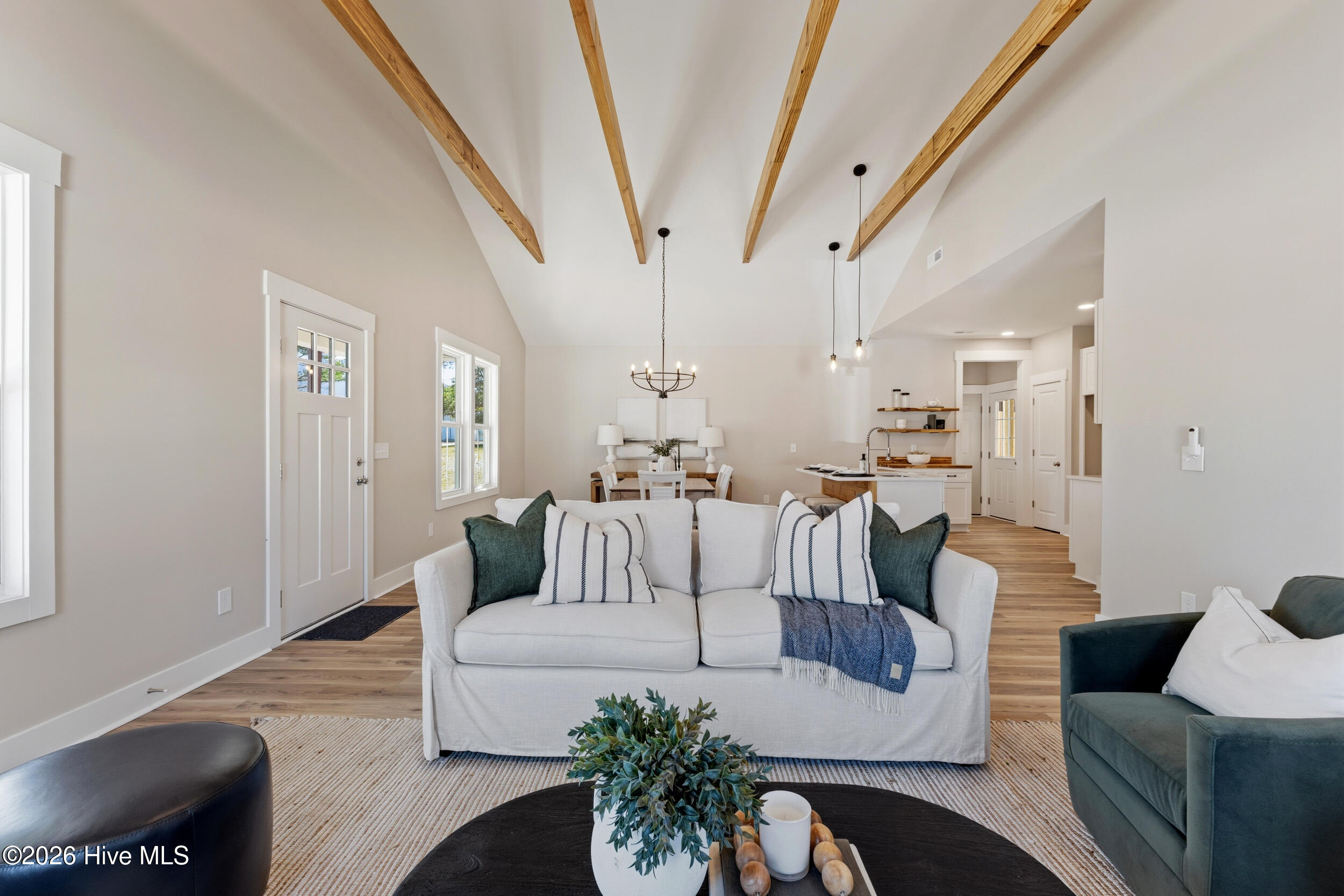 100557700 | Photo 15