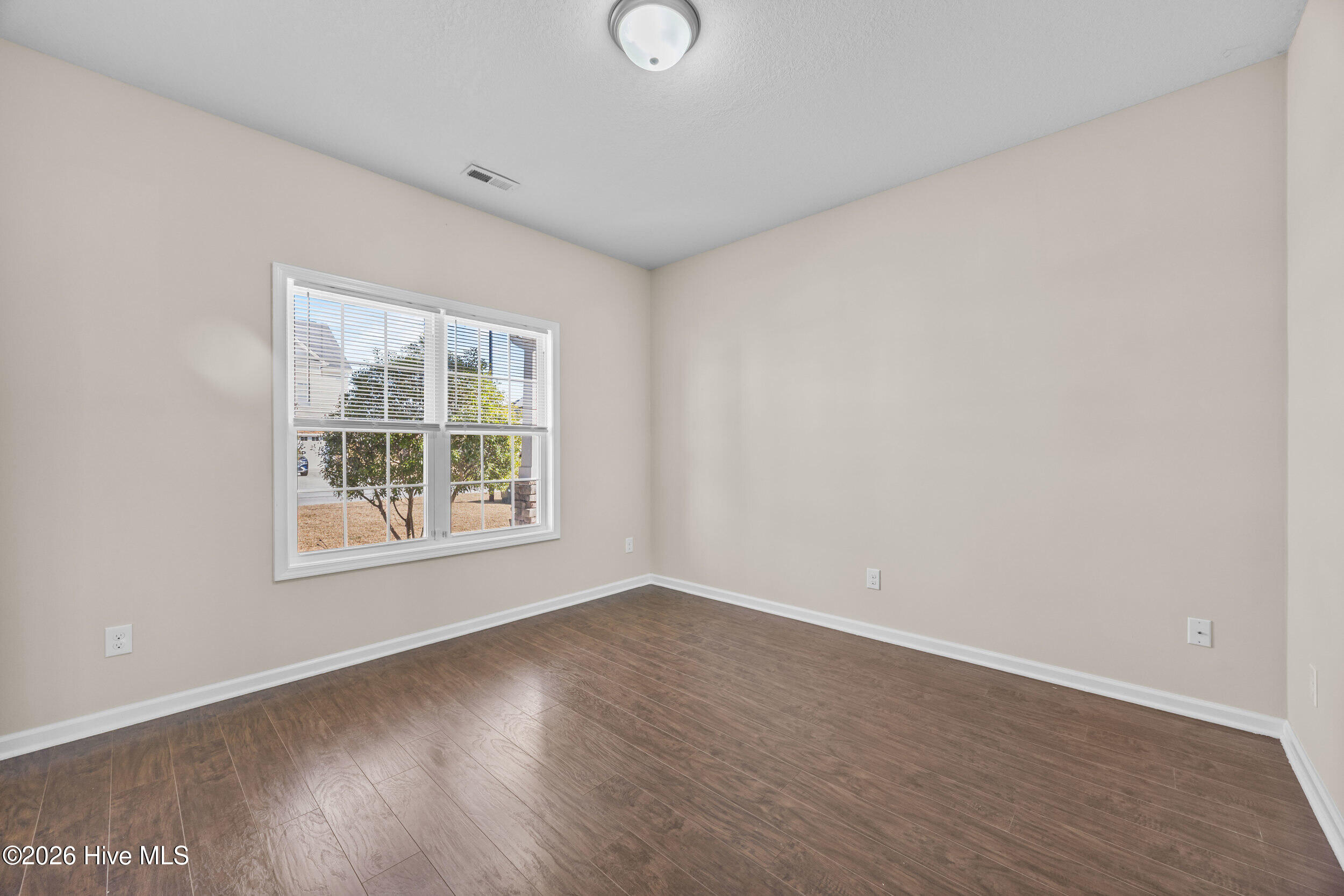 100548661 | Photo 21