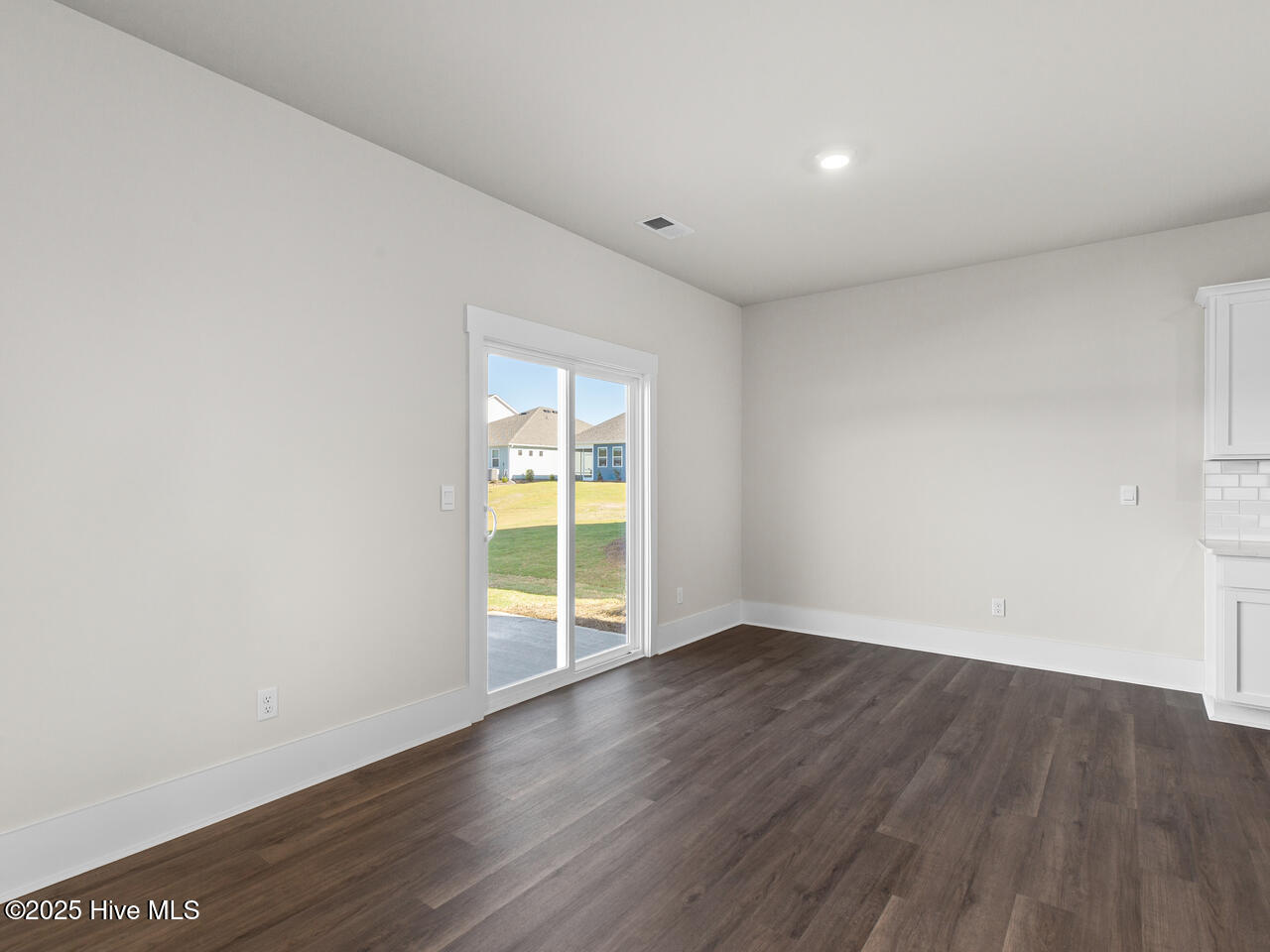 100537145 | Photo 15