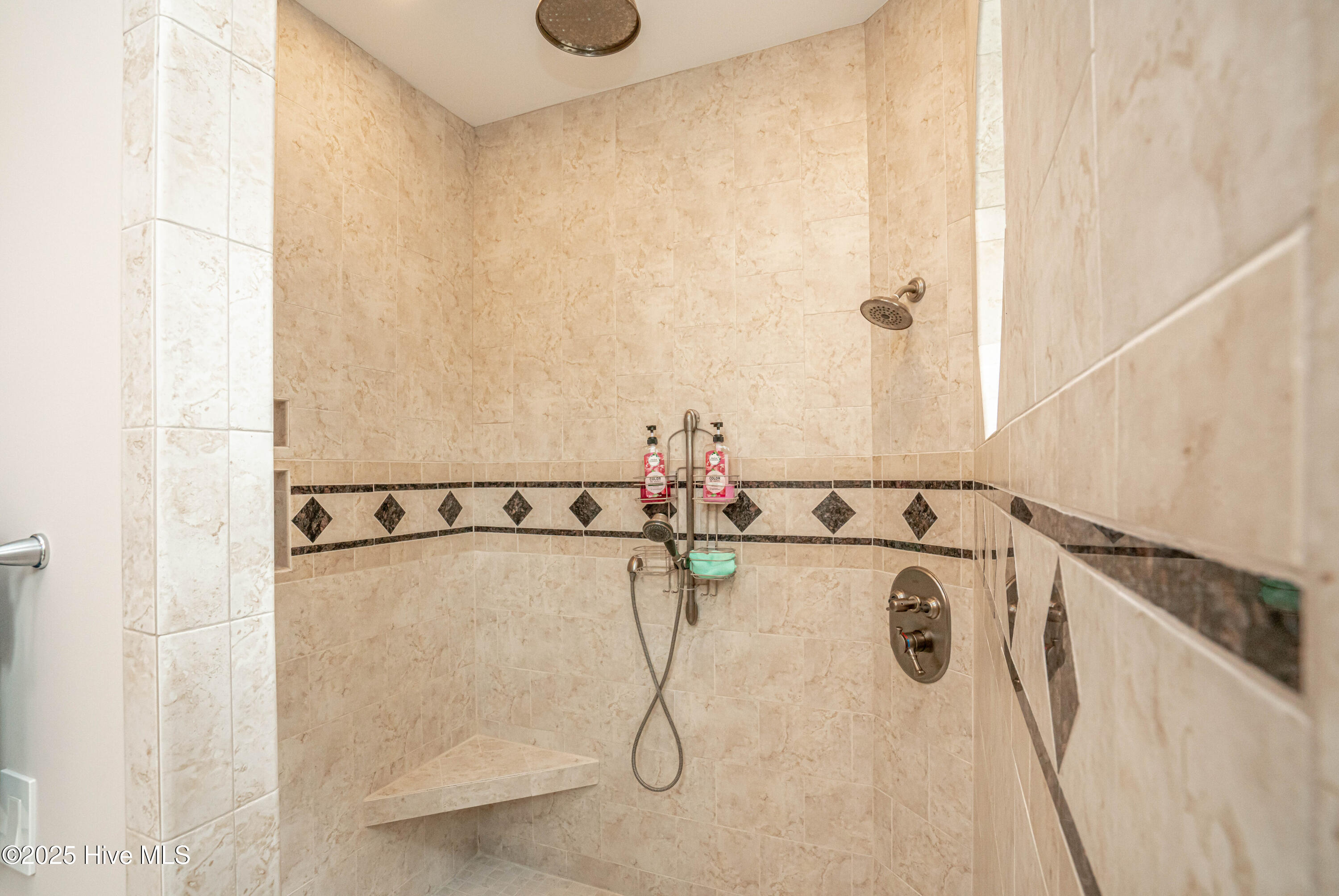 100549675 | Photo 20