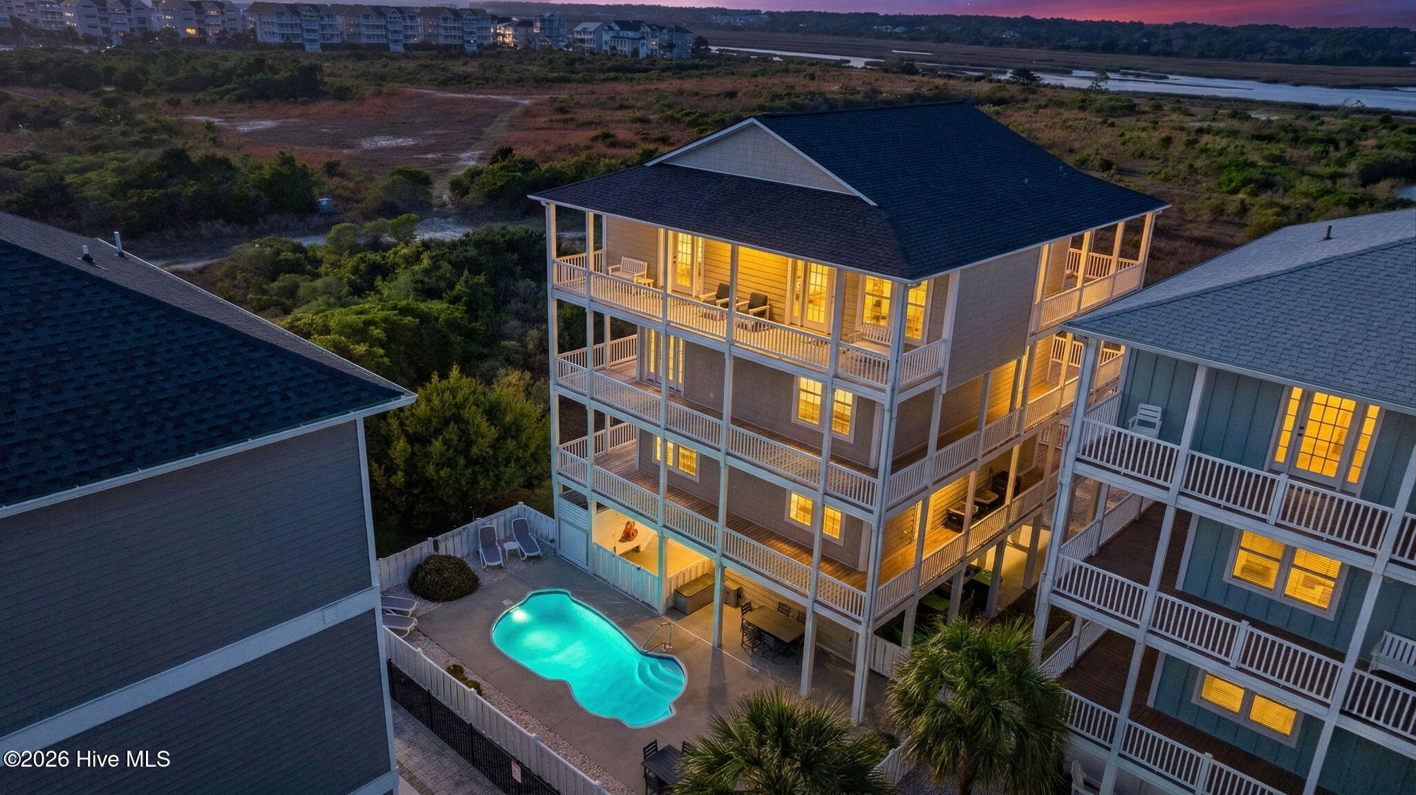 100557138 | Photo 43