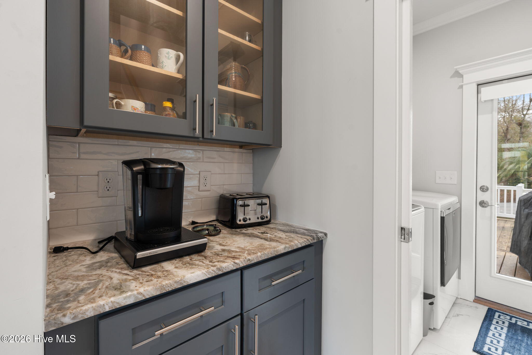 100556192 | Photo 23