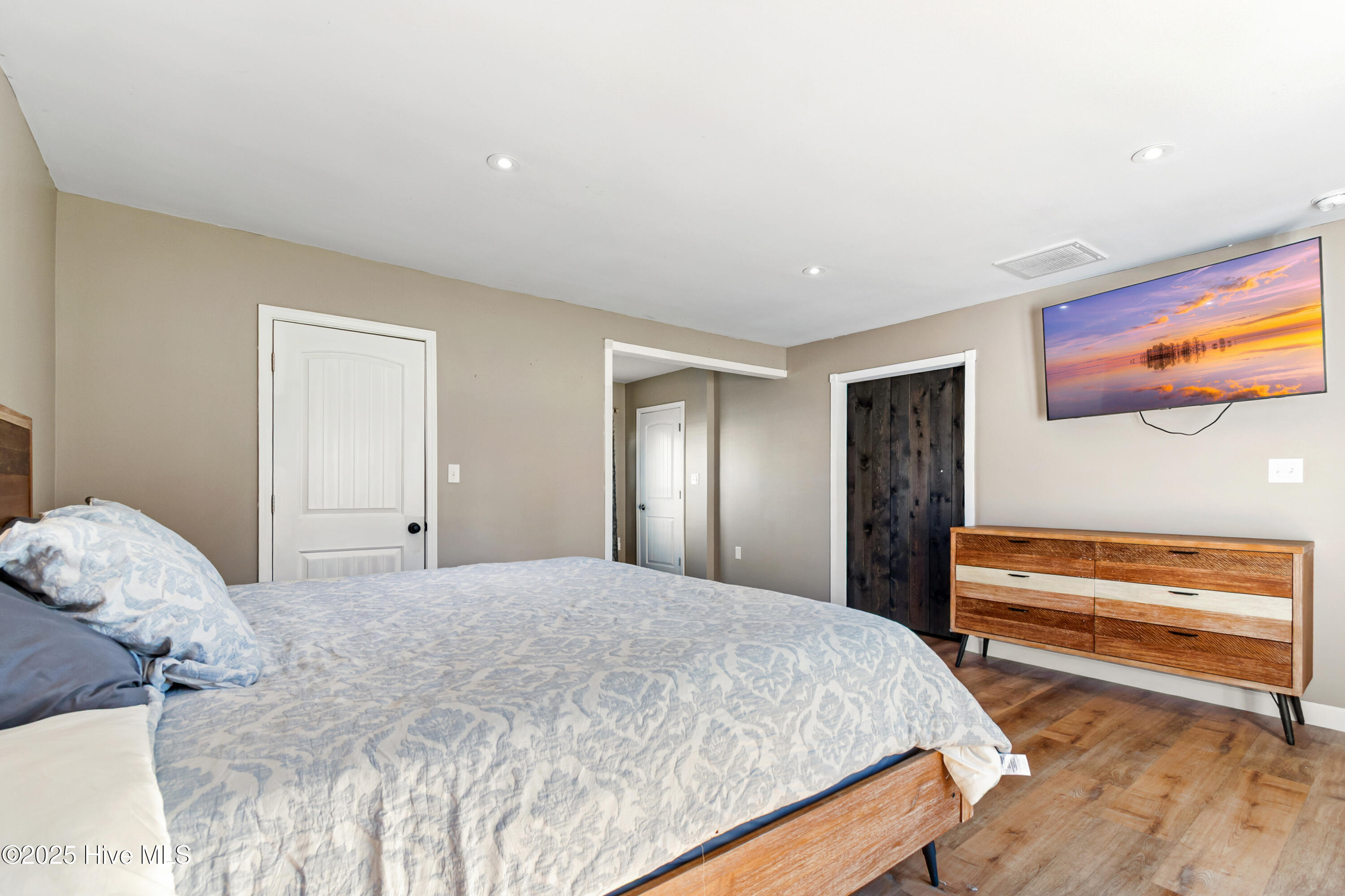 100542799 | Photo 12