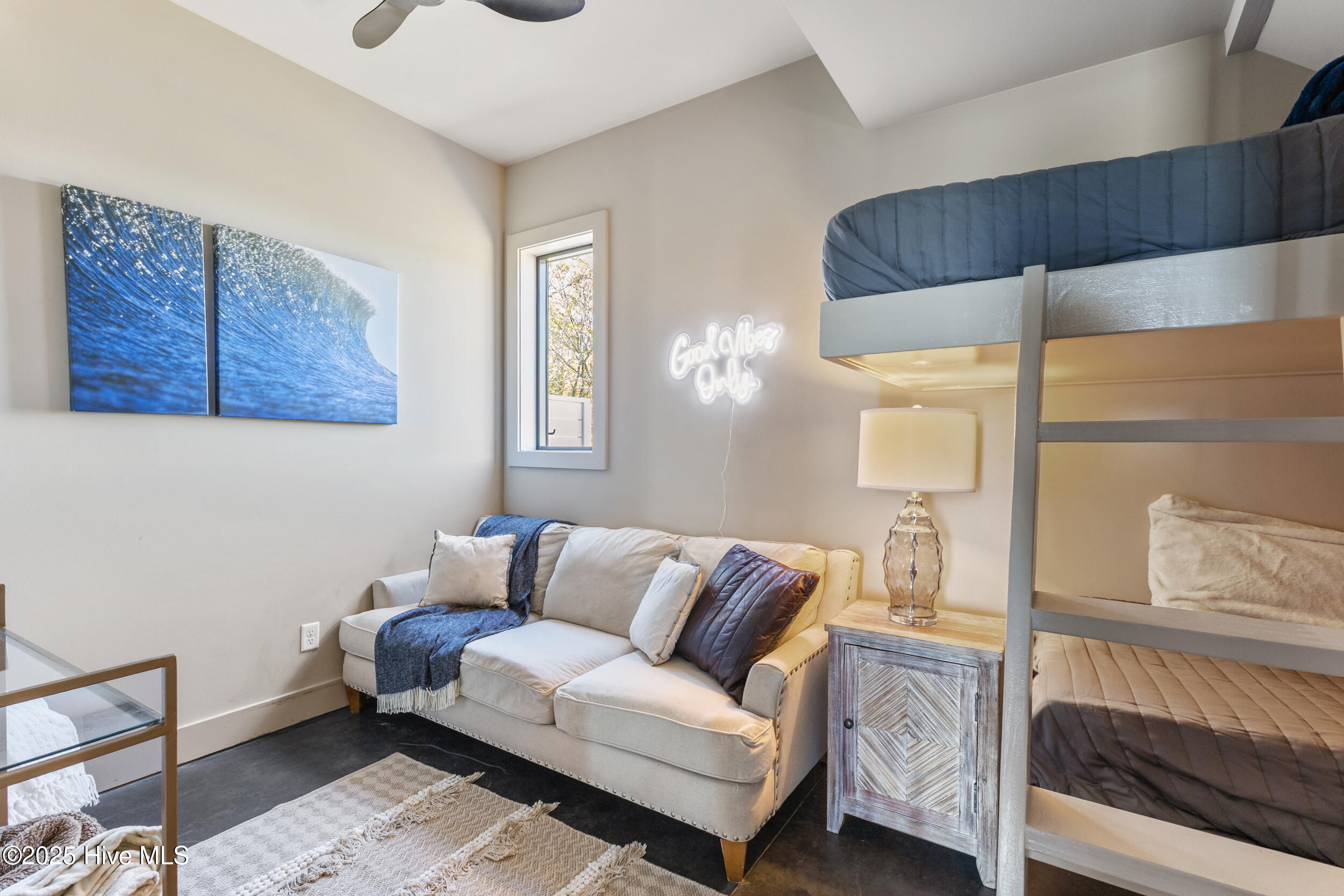 100560087 | Photo 51