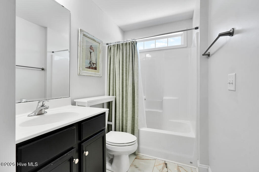 100565738 | Photo 33