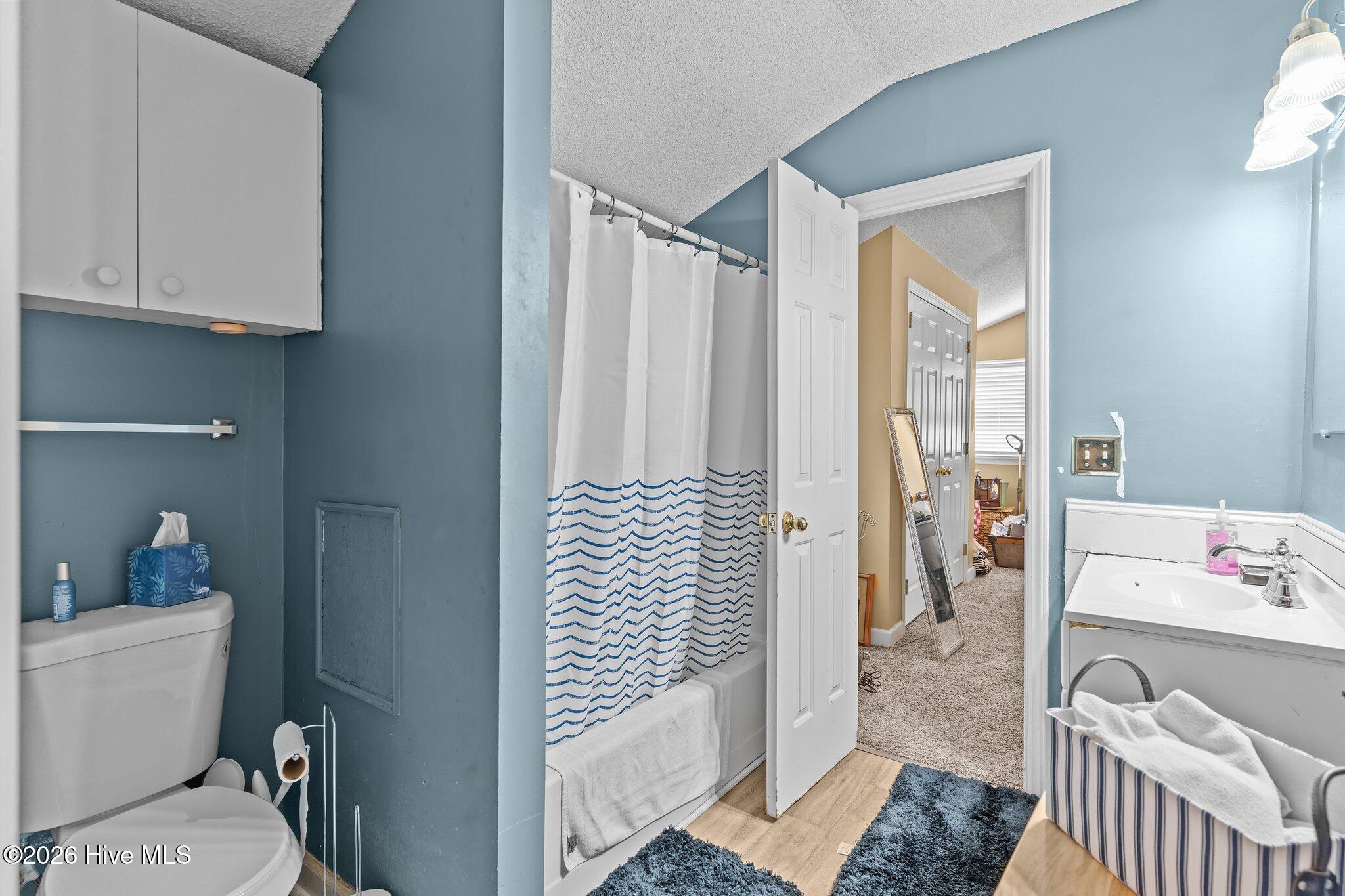 100468590 | Photo 24