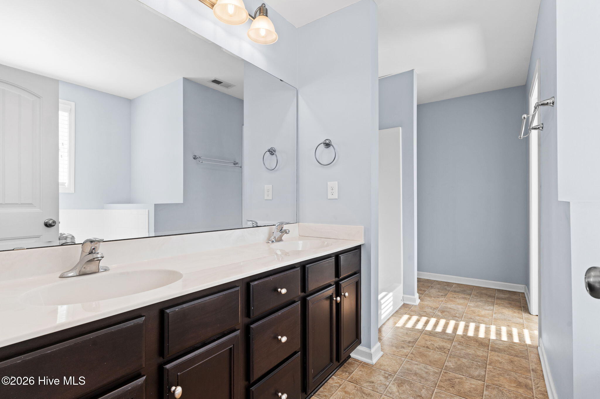 100548776 | Photo 20