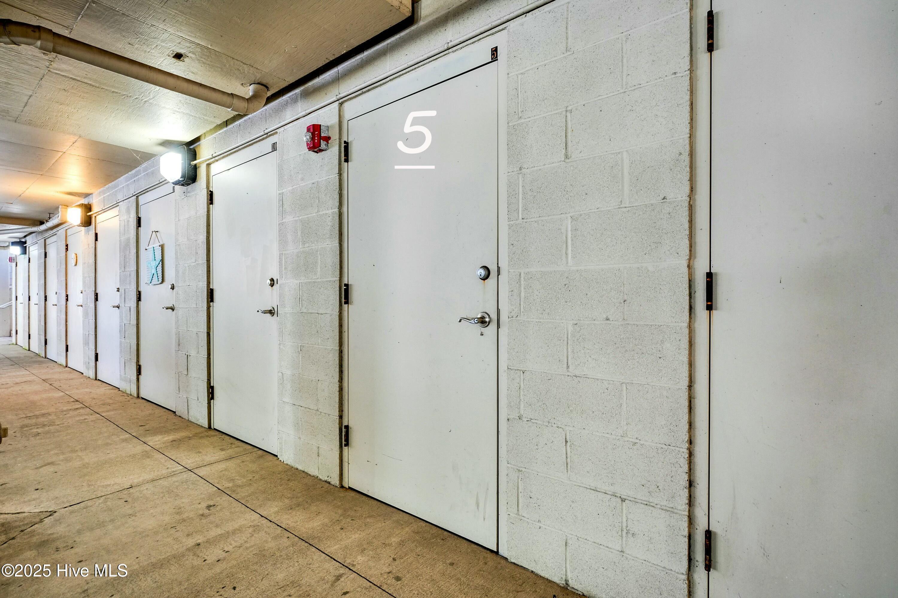 100483051 | Photo 33