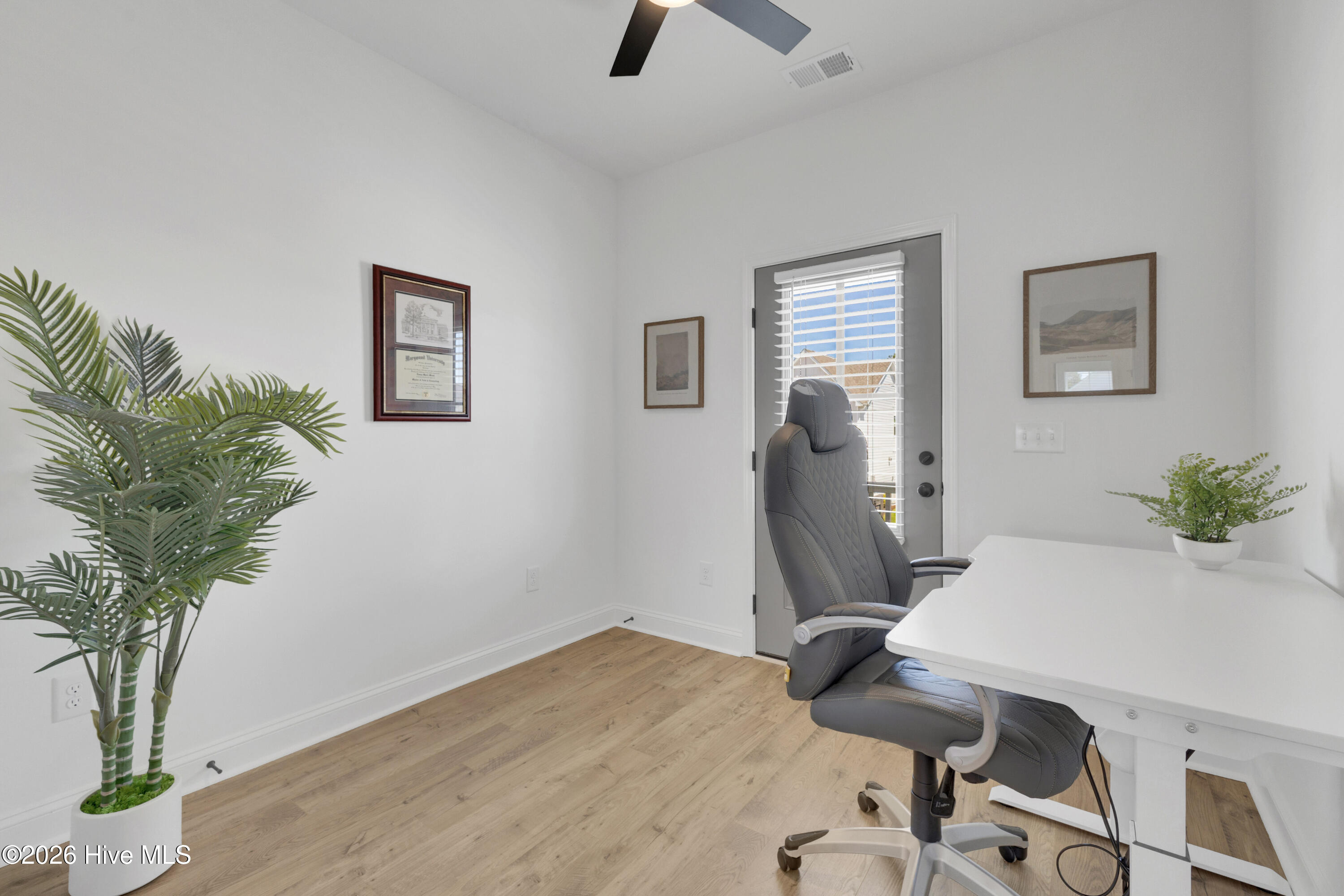 100566807 | Photo 31