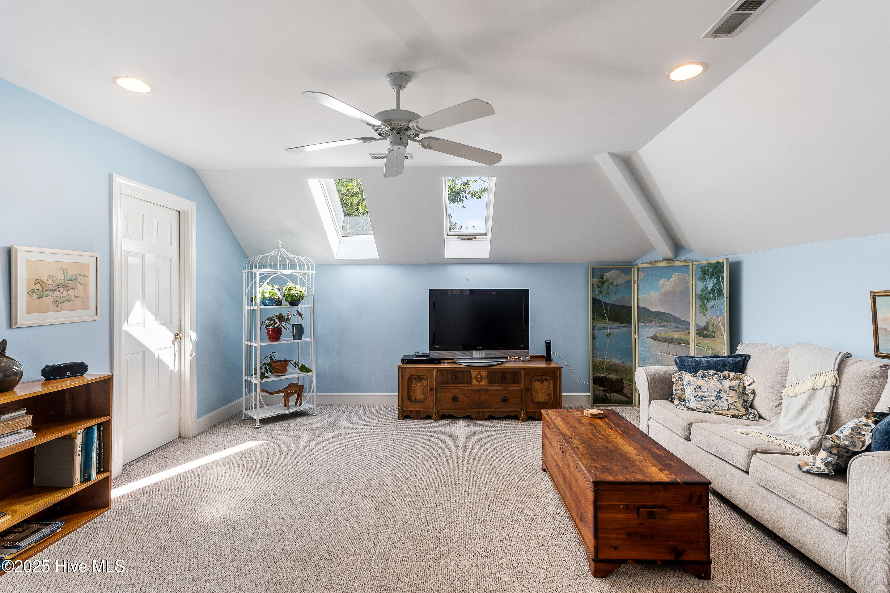 100549732 | Photo 26