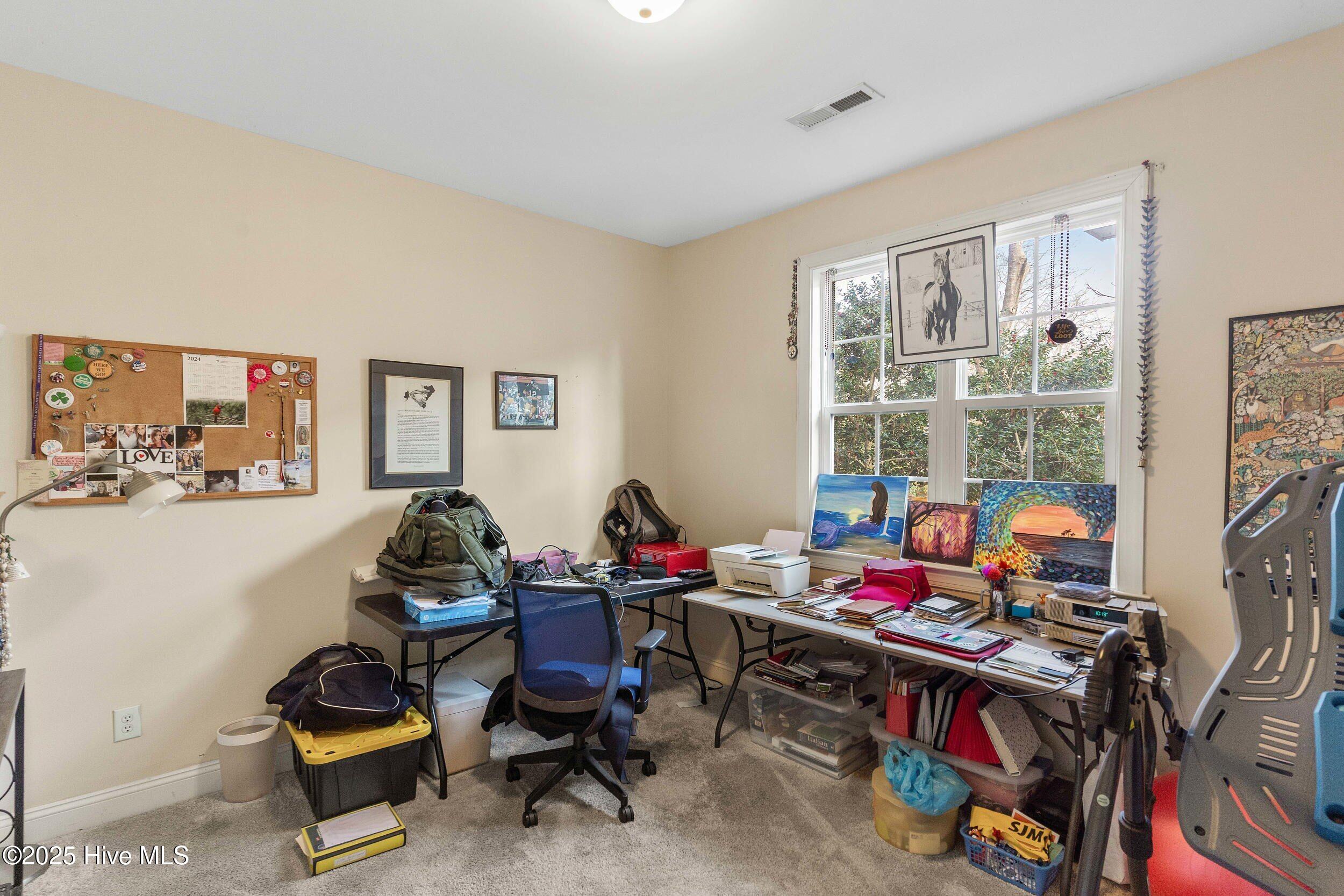 100570386 | Photo 14