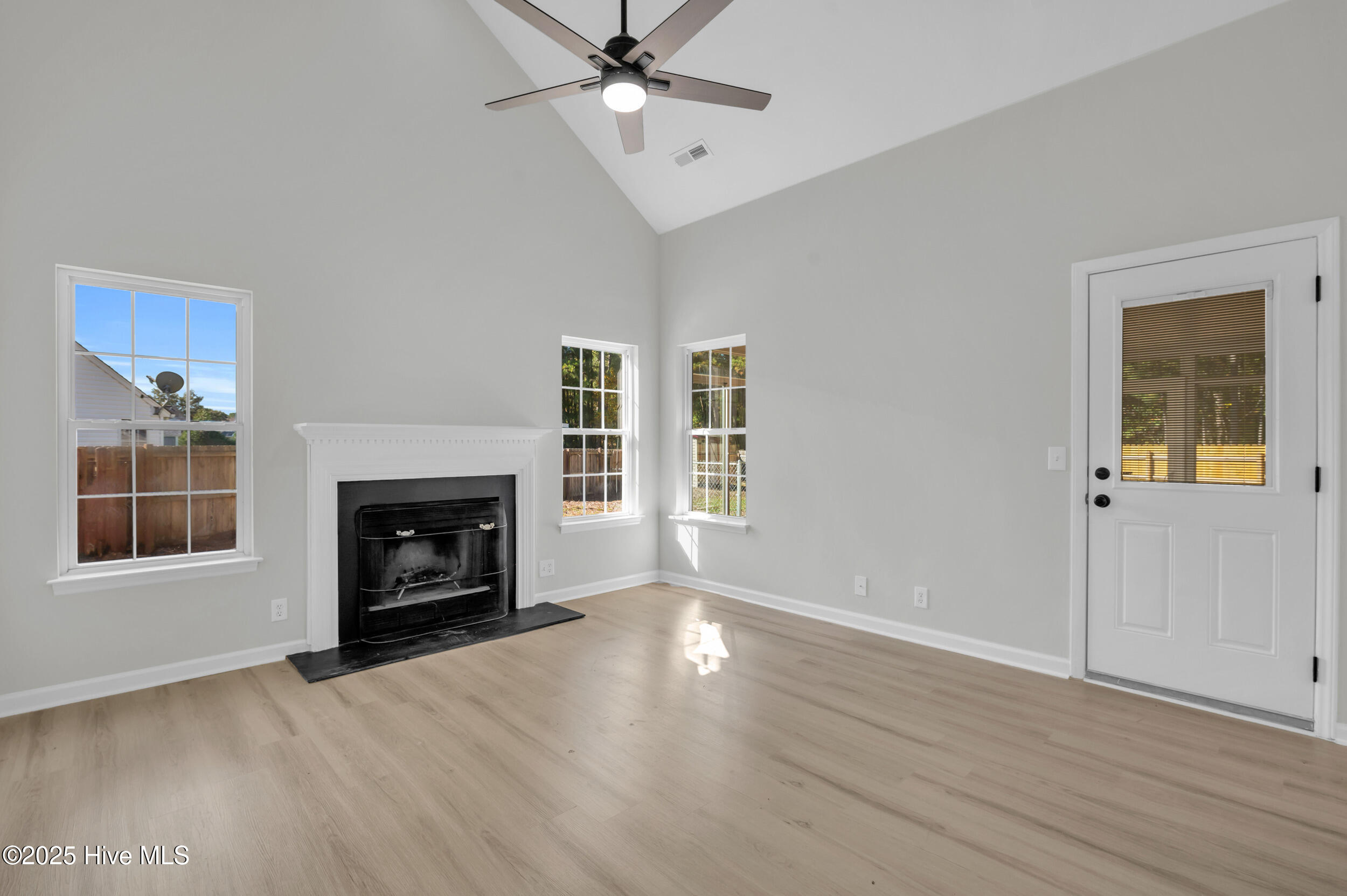 100540827 | Photo 18