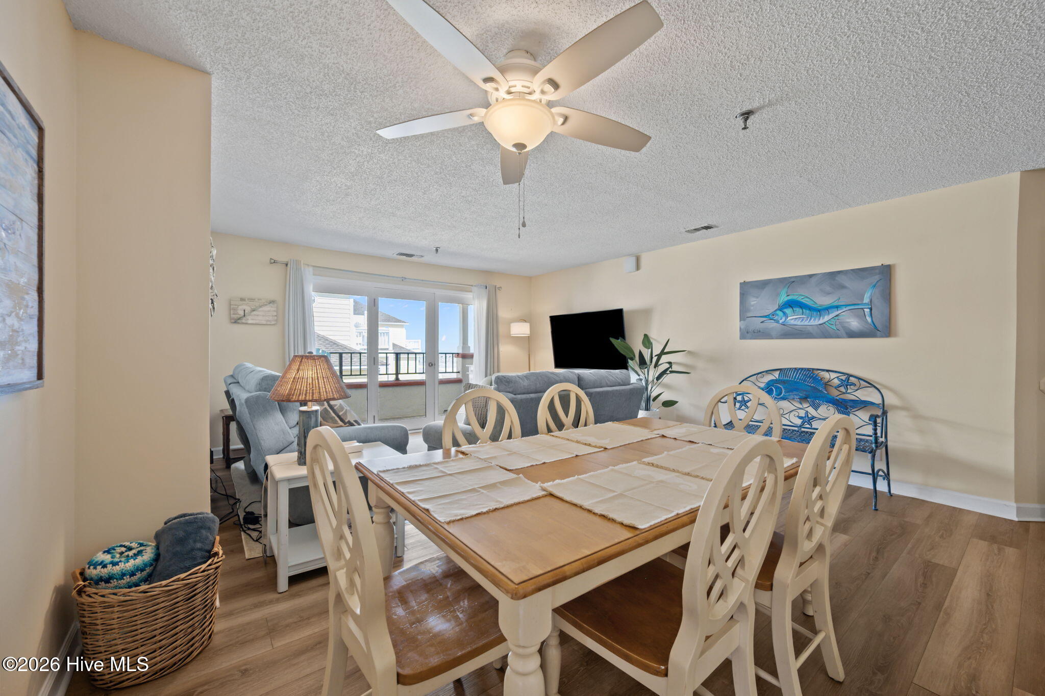 100562766 | Photo 11