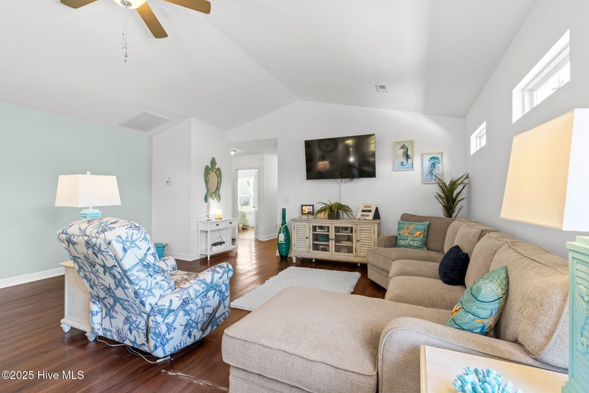 100536893 | Photo 13