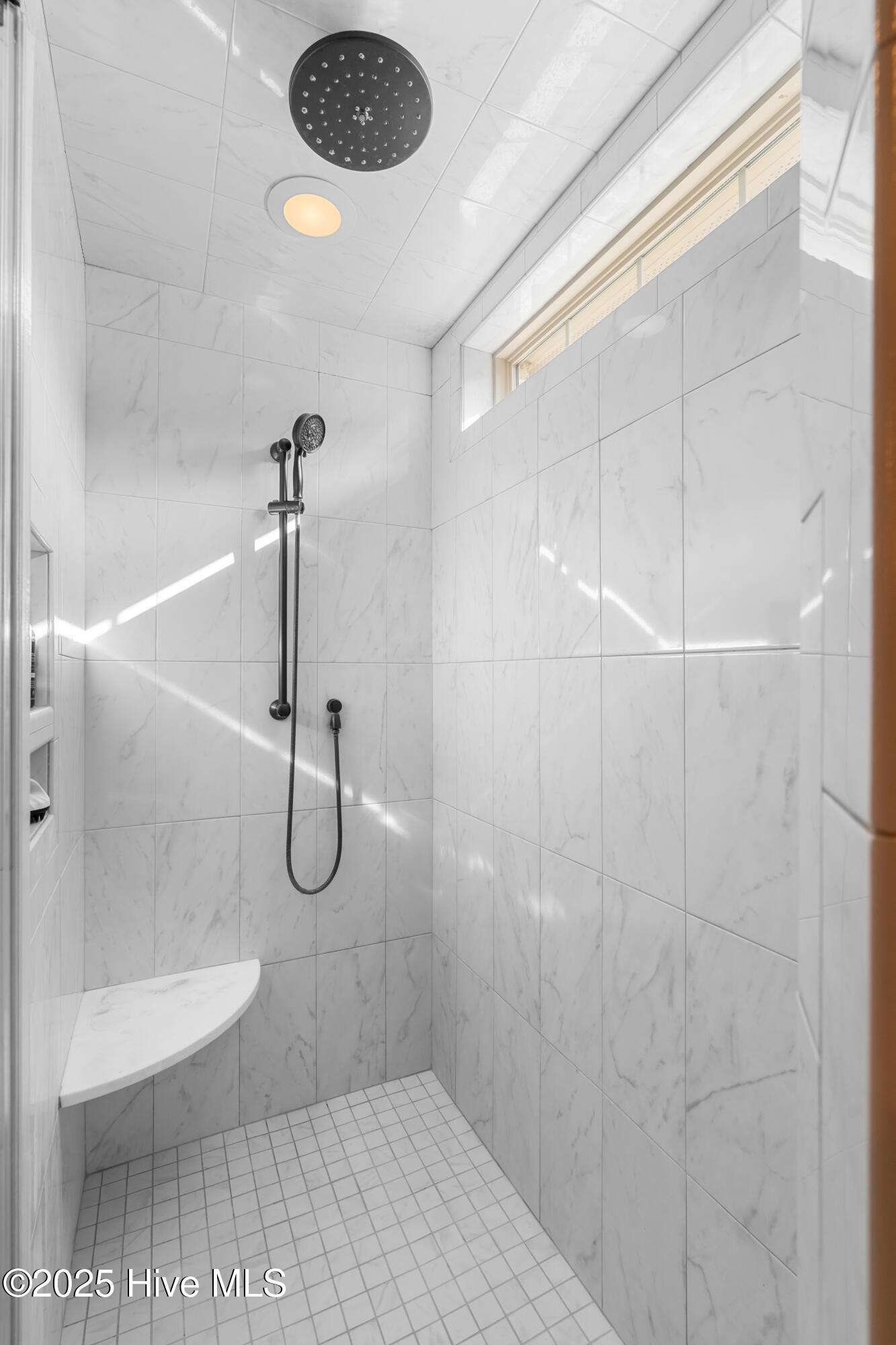 100510416 | Photo 21