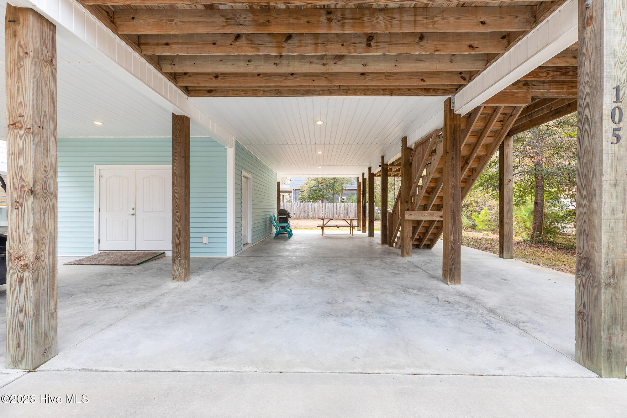 100568676 | Photo 42