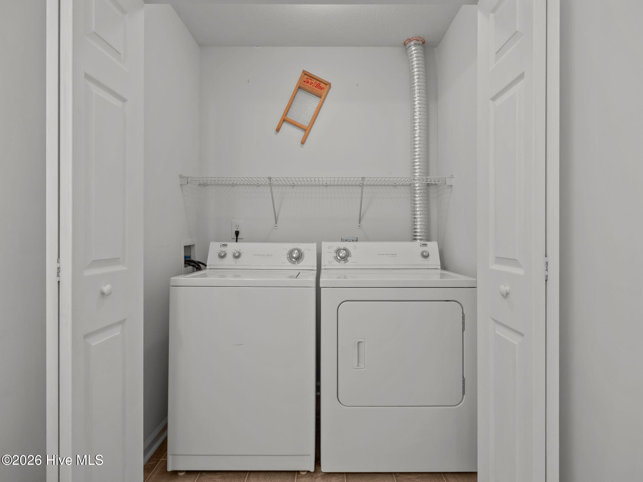 100548288 | Photo 43