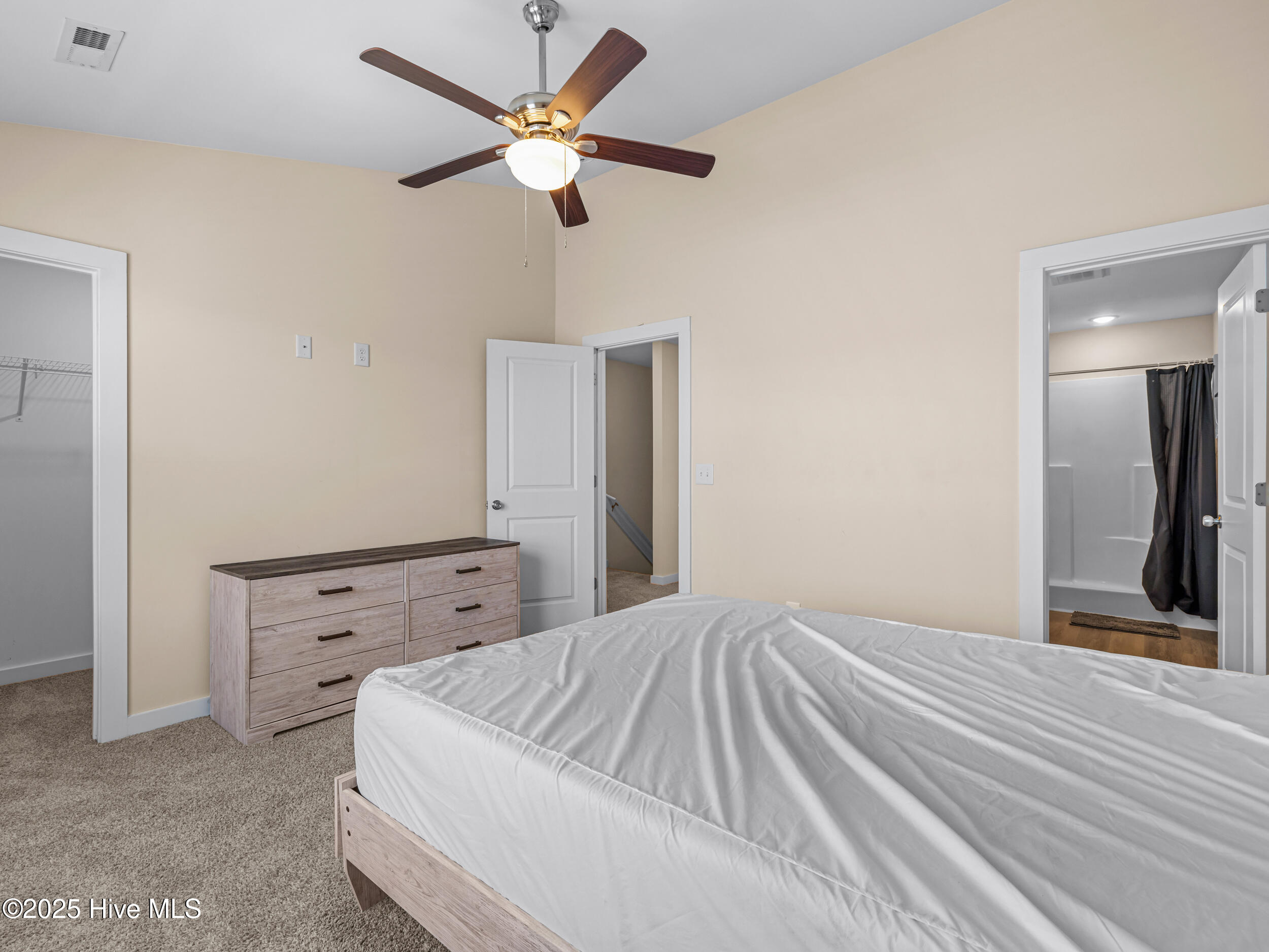 100541622 | Photo 33