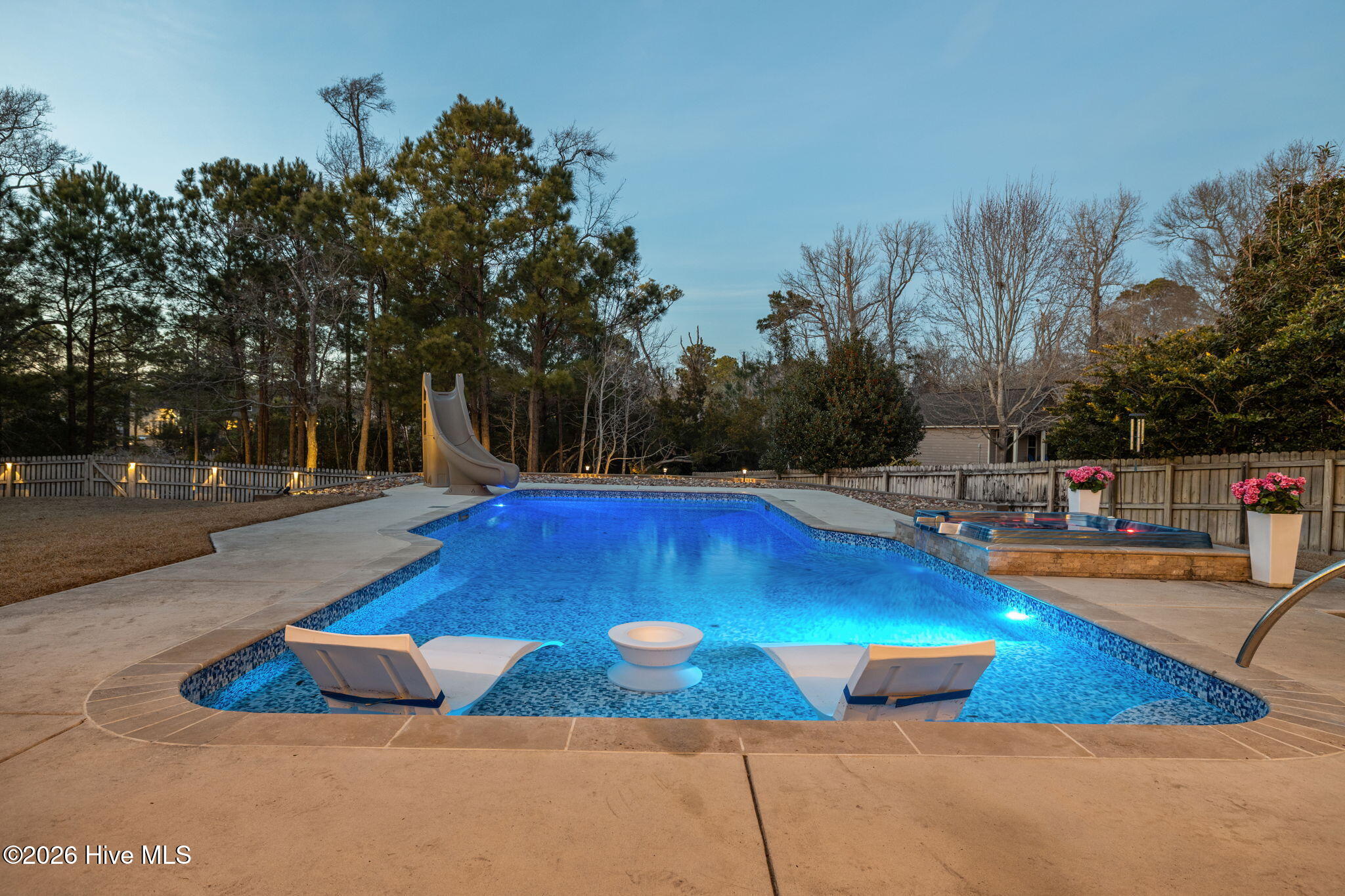 100554627 | Photo 39