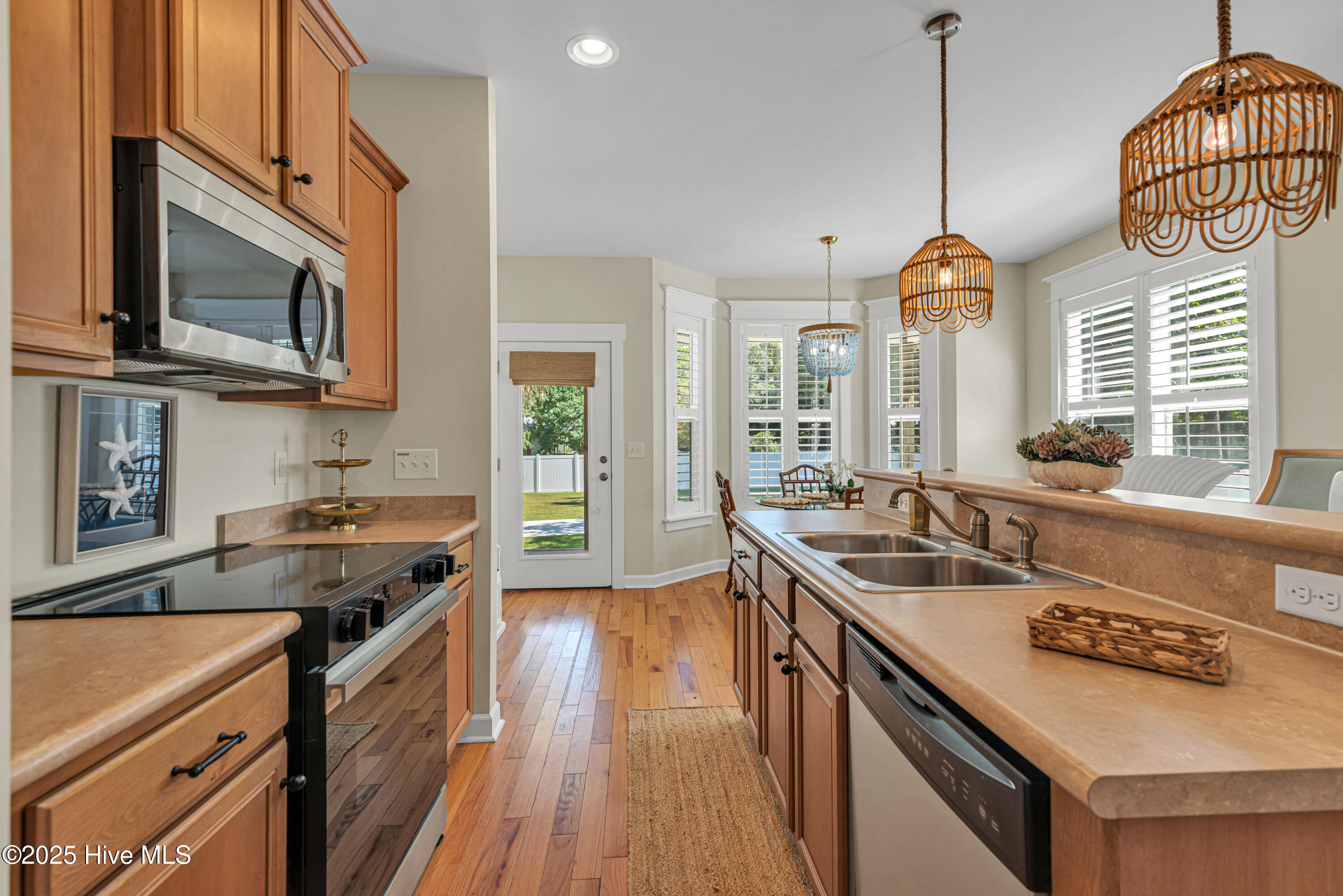 100530224 | Photo 24