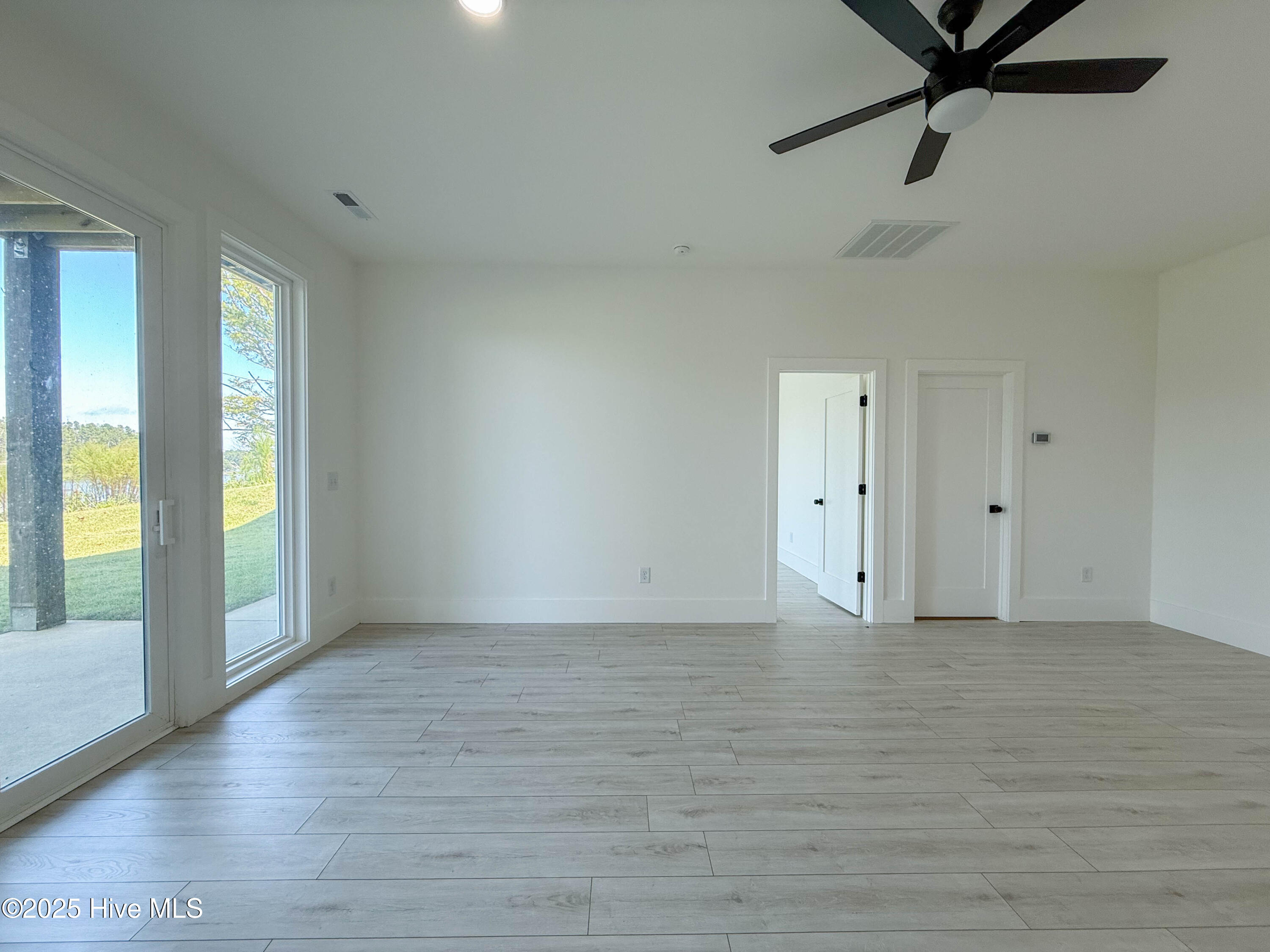 100539536 | Photo 79