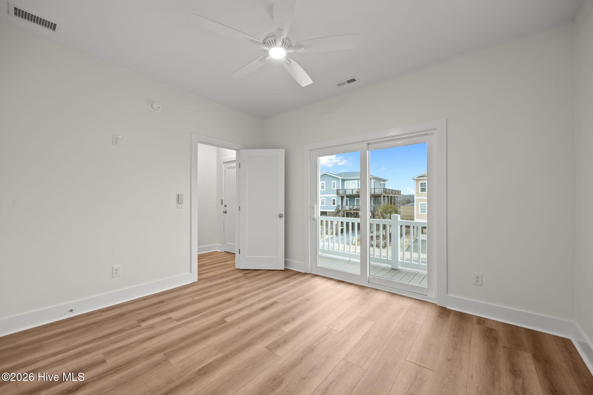 100552819 | Photo 22