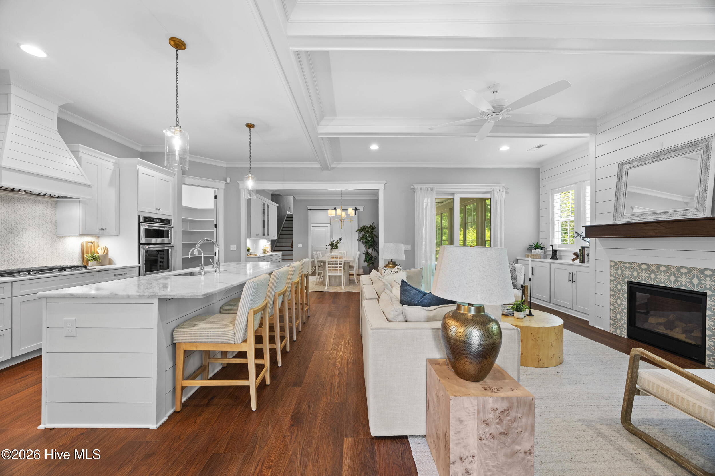 100569354 | Photo 11