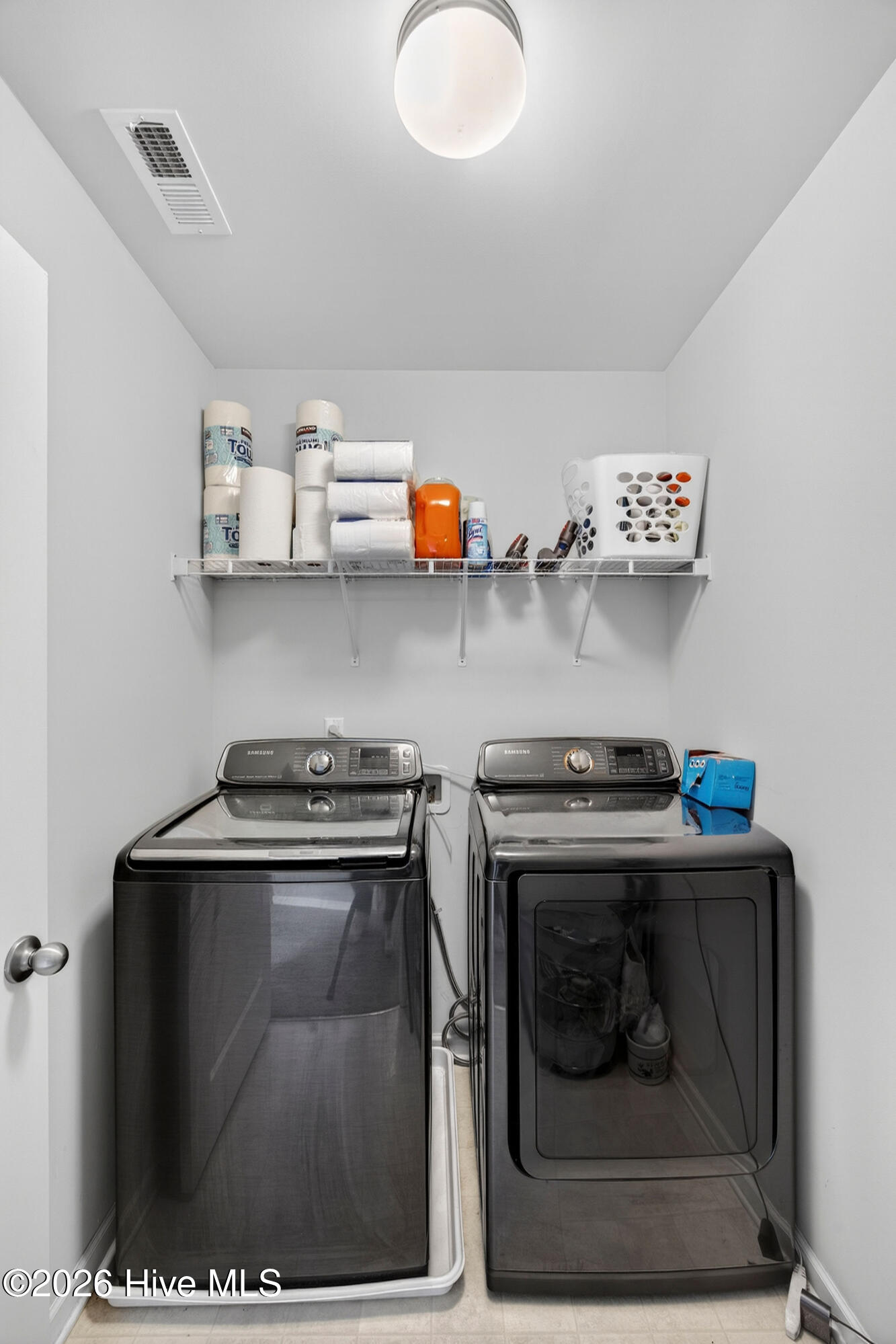 100562313 | Photo 46