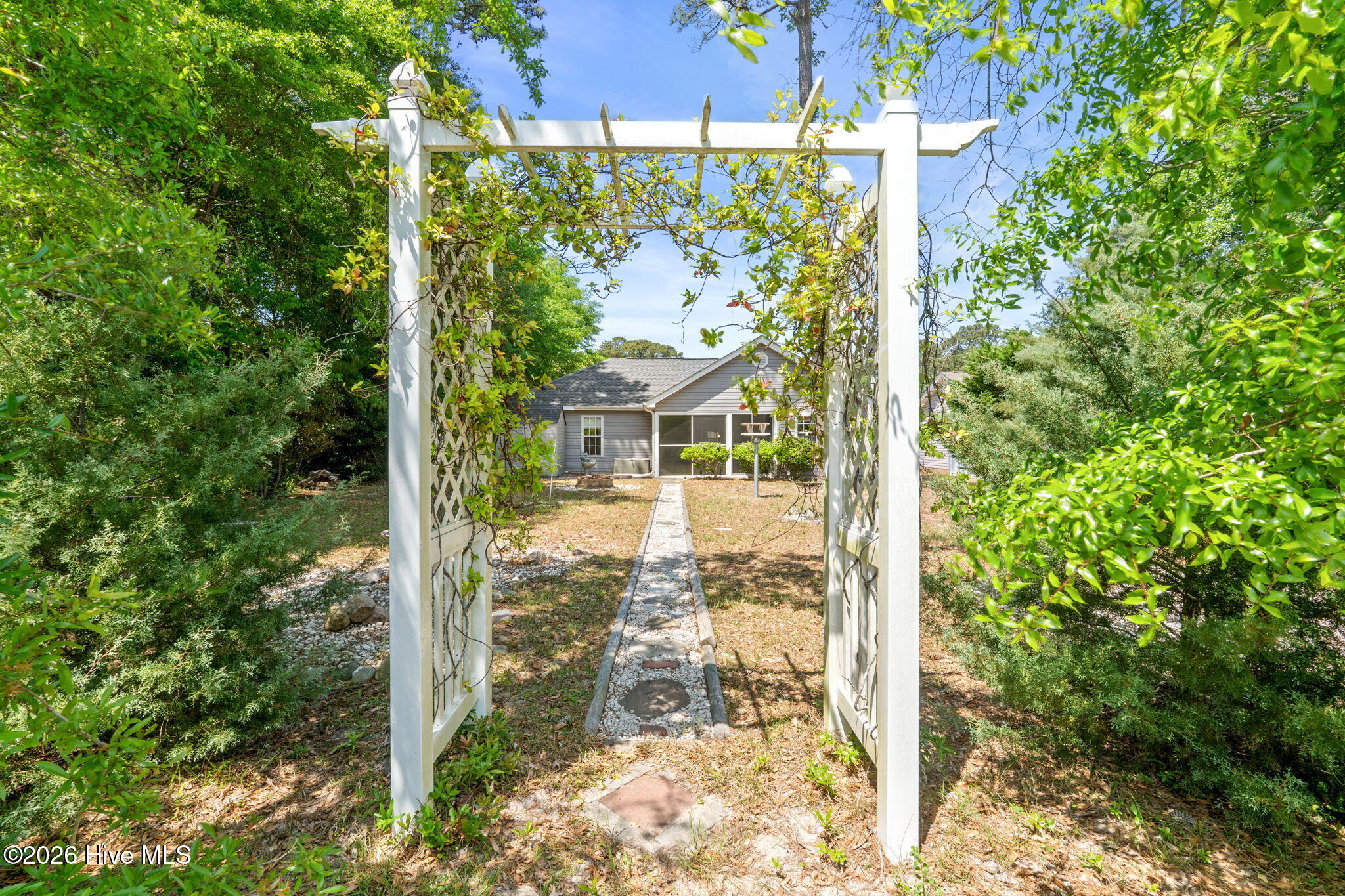 100568213 | Photo 40