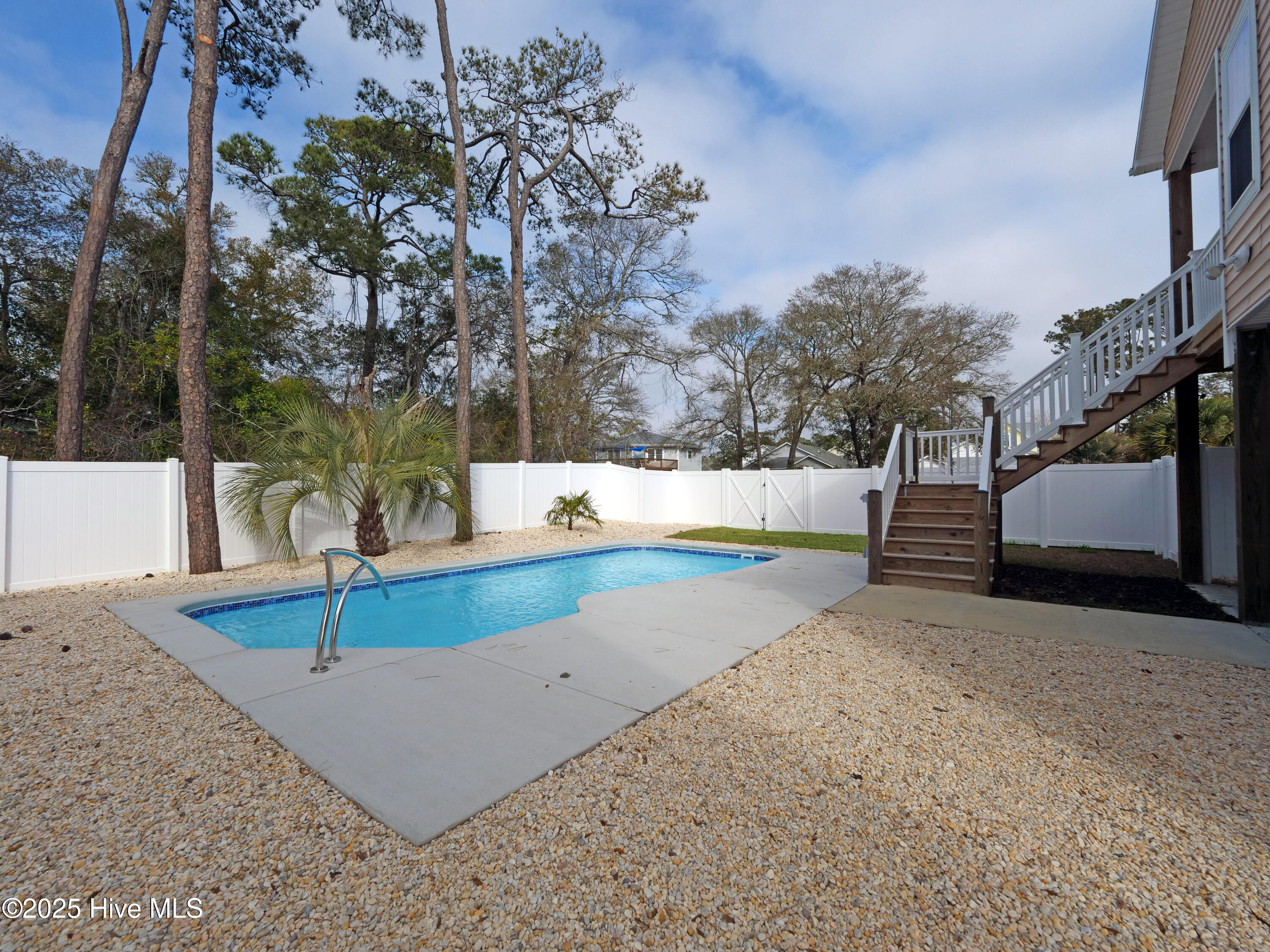 100544300 | Photo 12