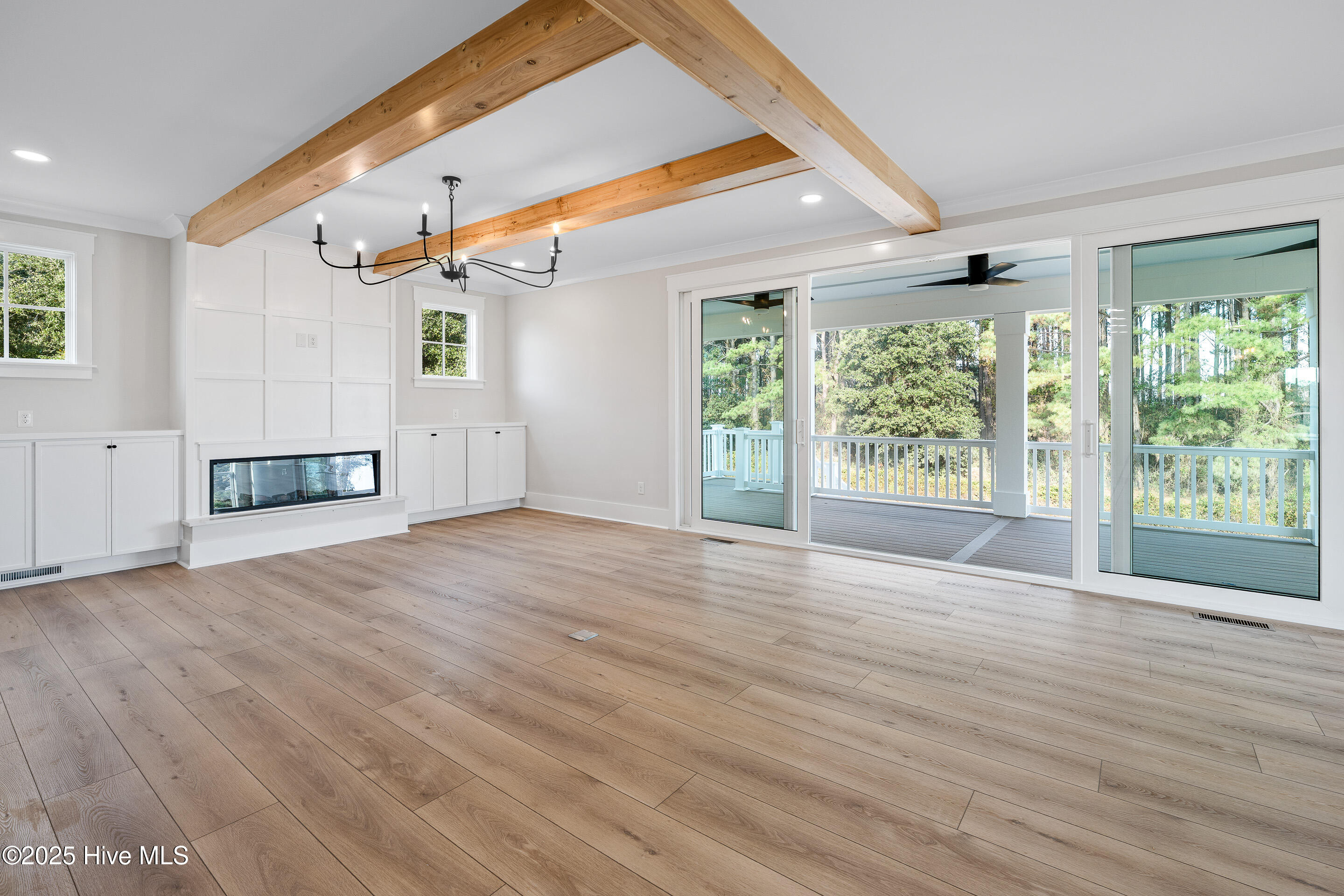 100525288 | Photo 40