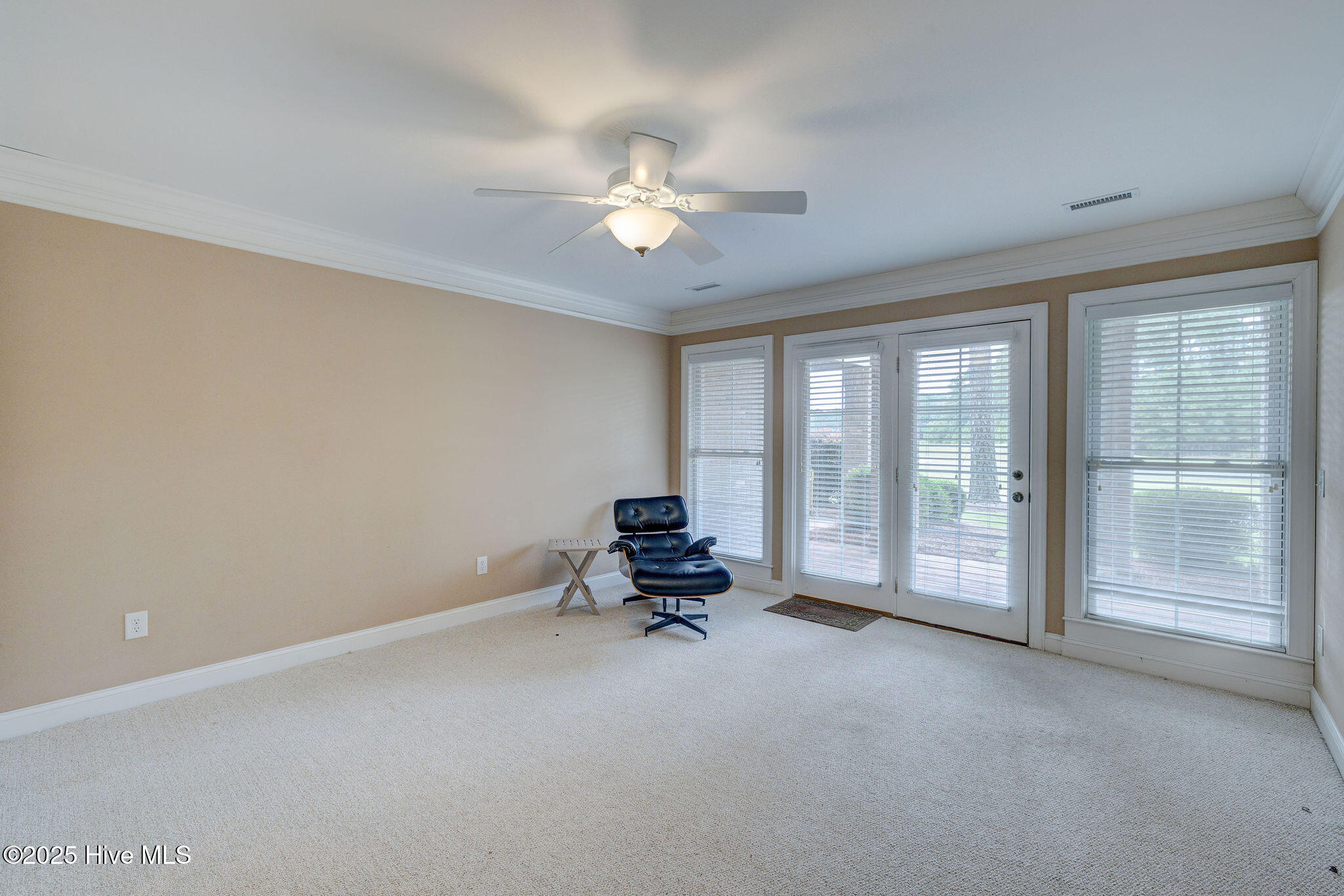 100530100 | Photo 33