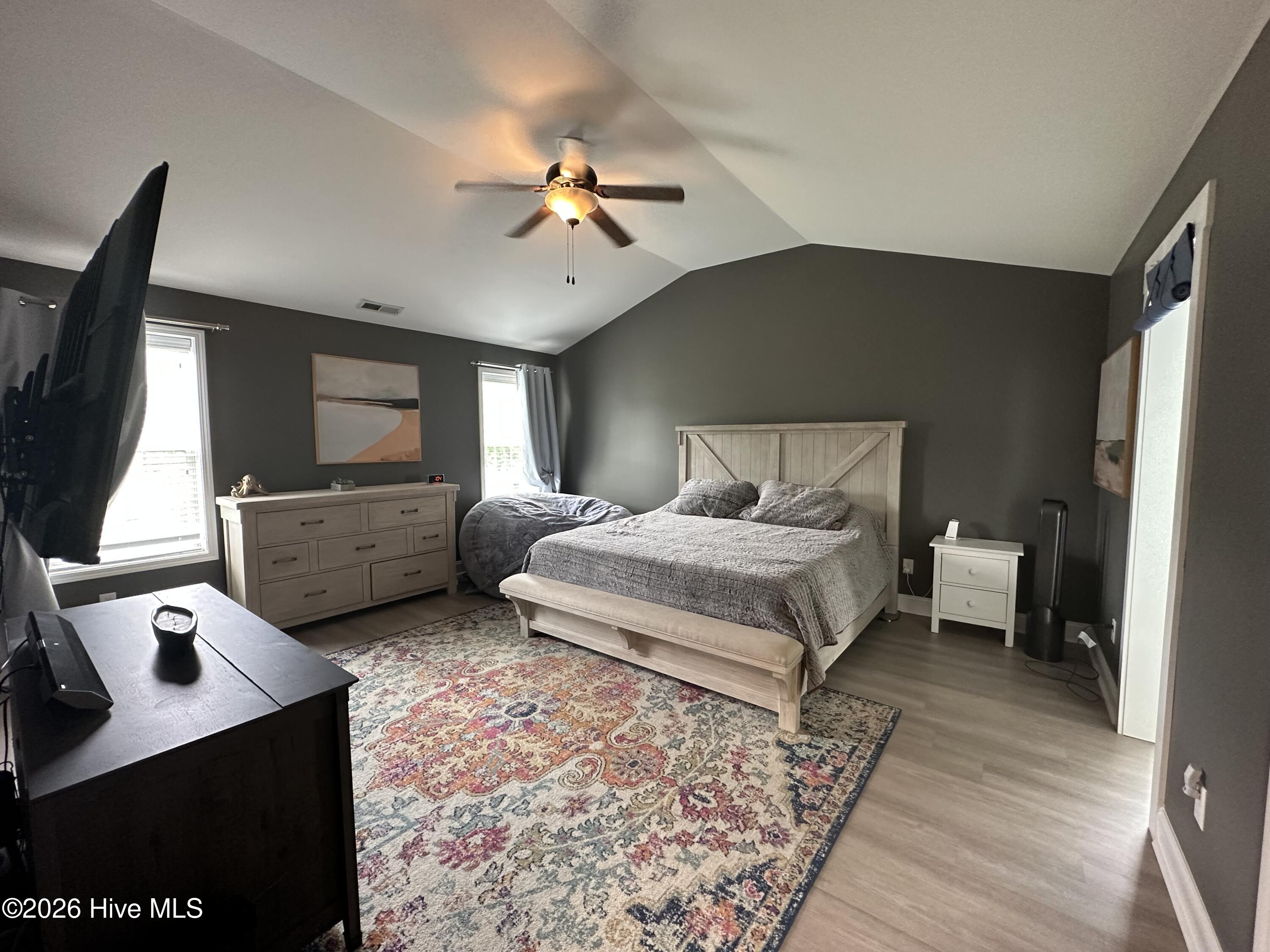 100563138 | Photo 72