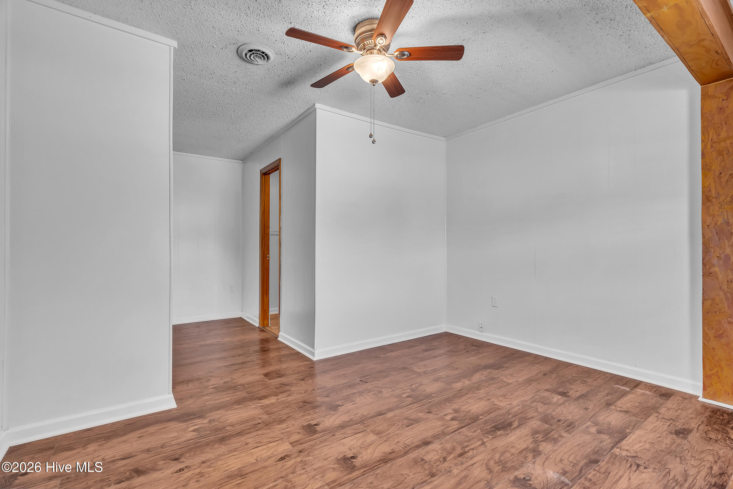 100567424 | Photo 19