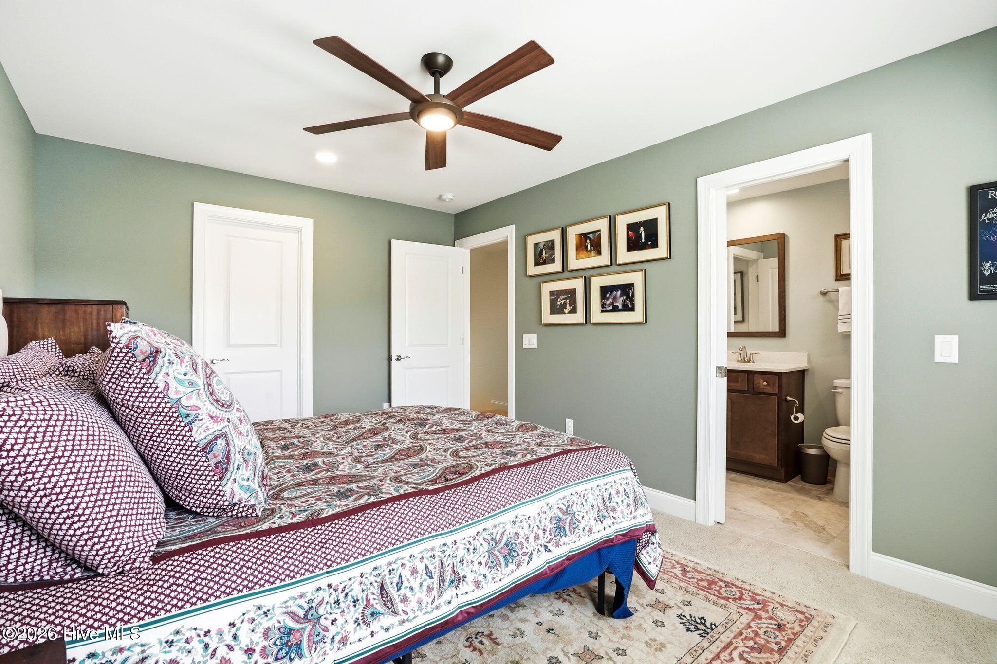 100569004 | Photo 48