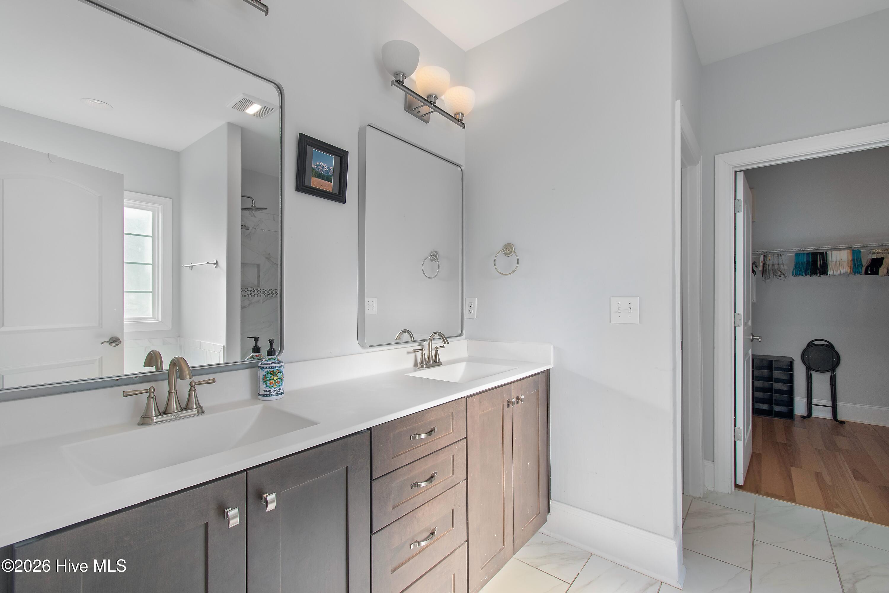 100548400 | Photo 25