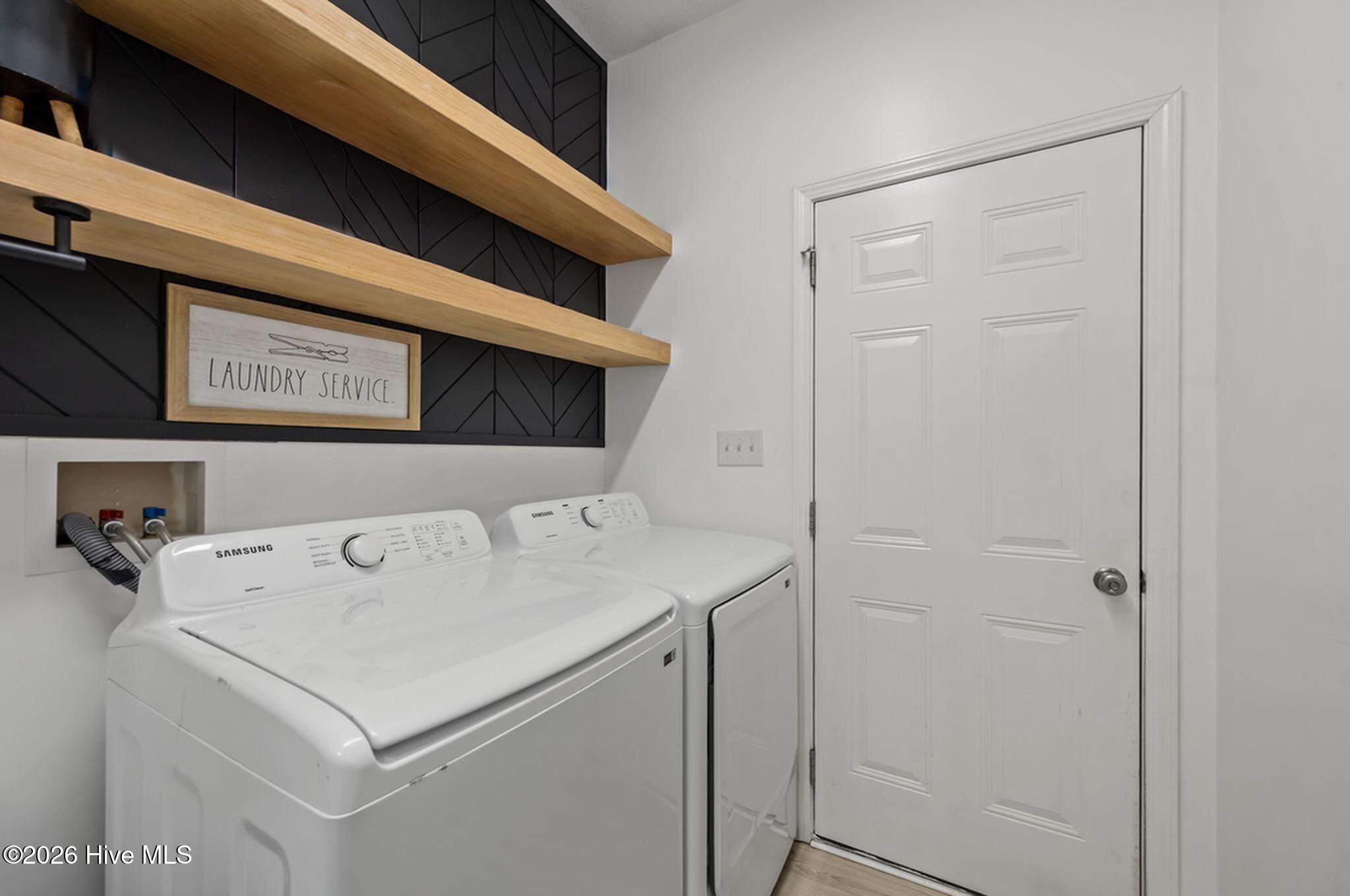 100560340 | Photo 18